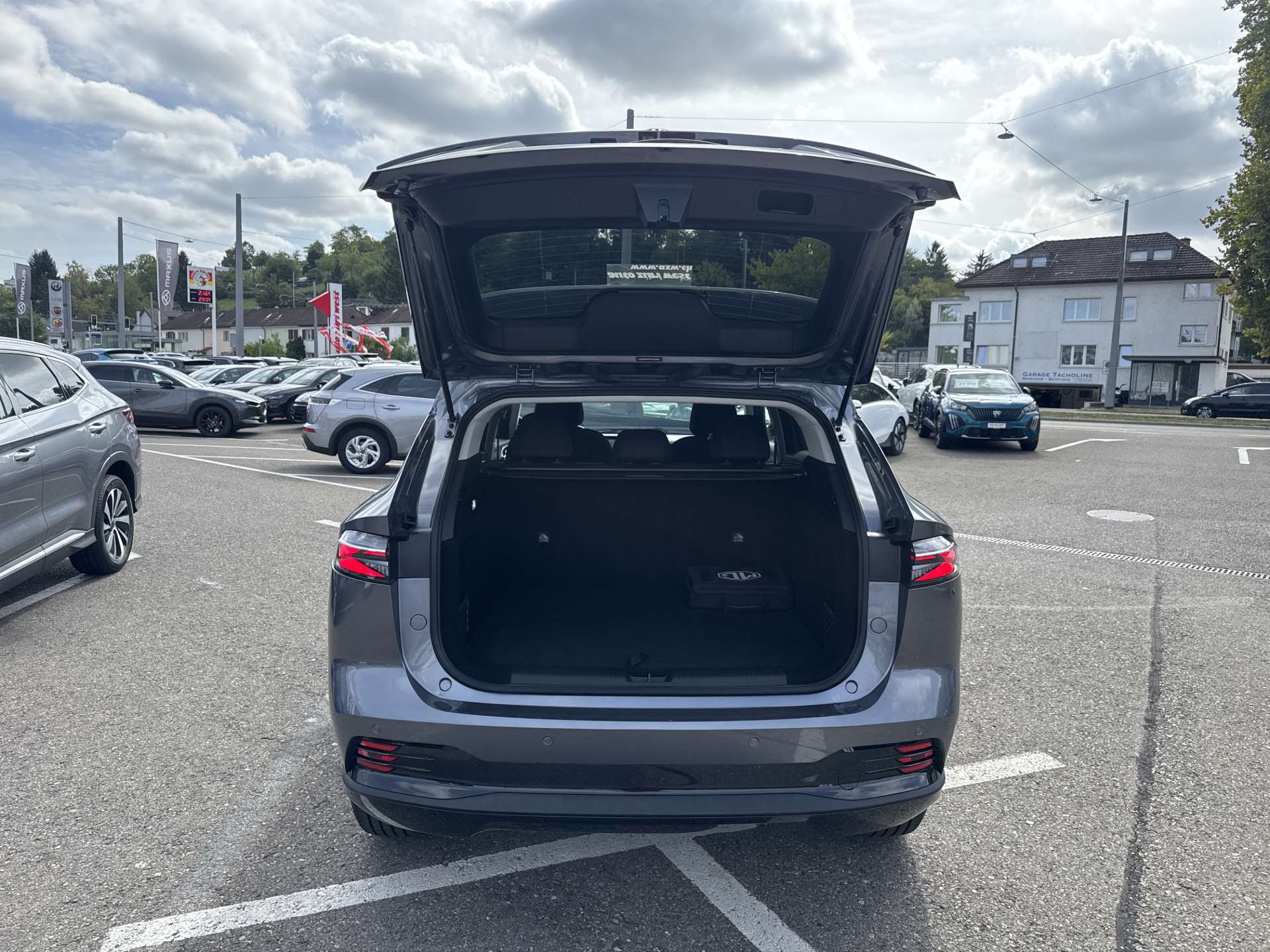 MG HS 1.5 T PHEV Comfort 272PS Automat-image-7