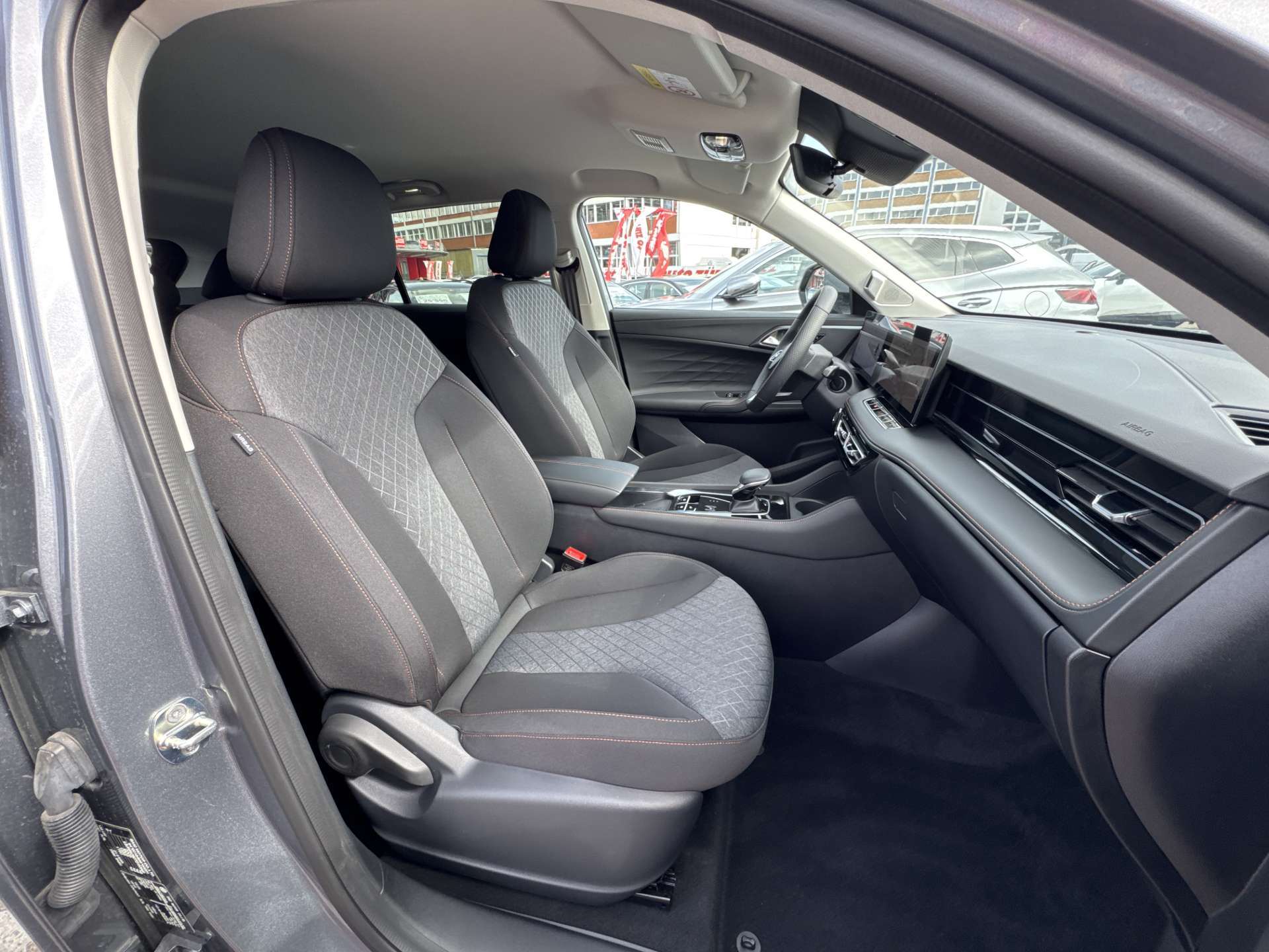 MG HS 1.5 T PHEV Comfort 272PS Automat-image-12