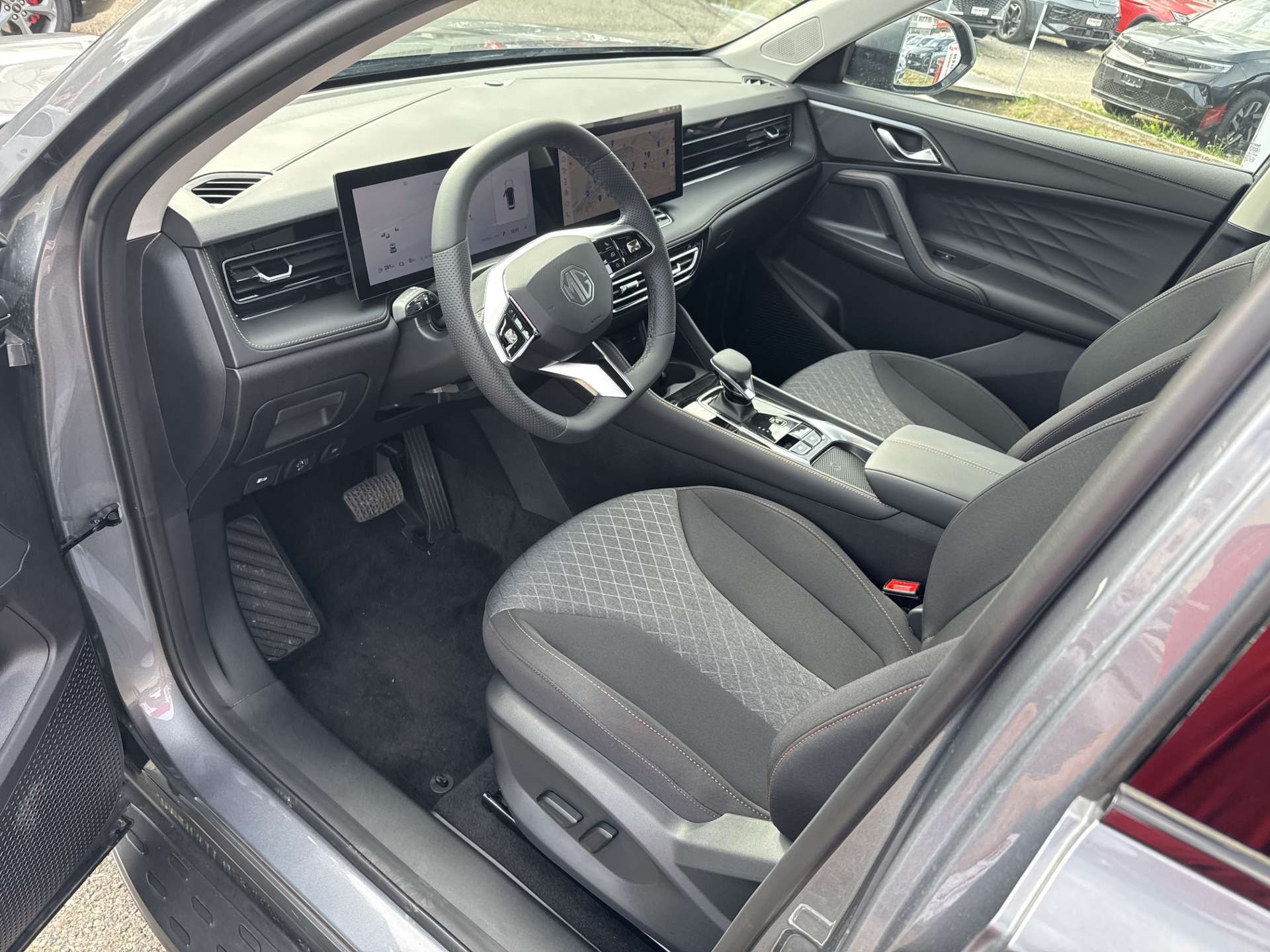 MG HS 1.5 T PHEV Comfort 272PS Automat-image-5
