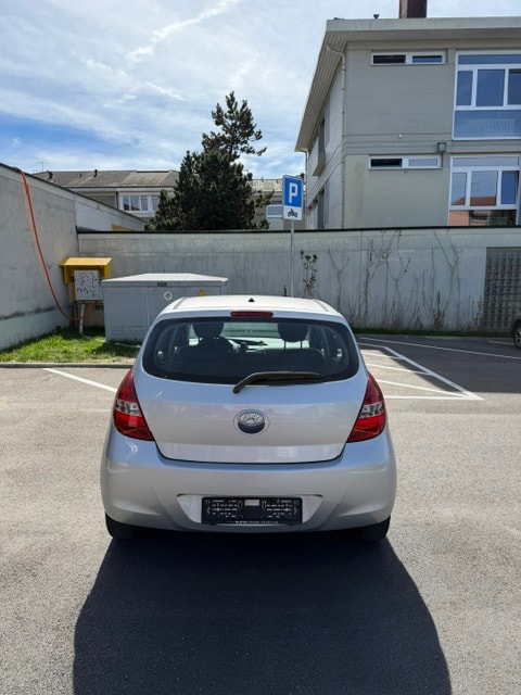 HYUNDAI 1.4 Style-image-3