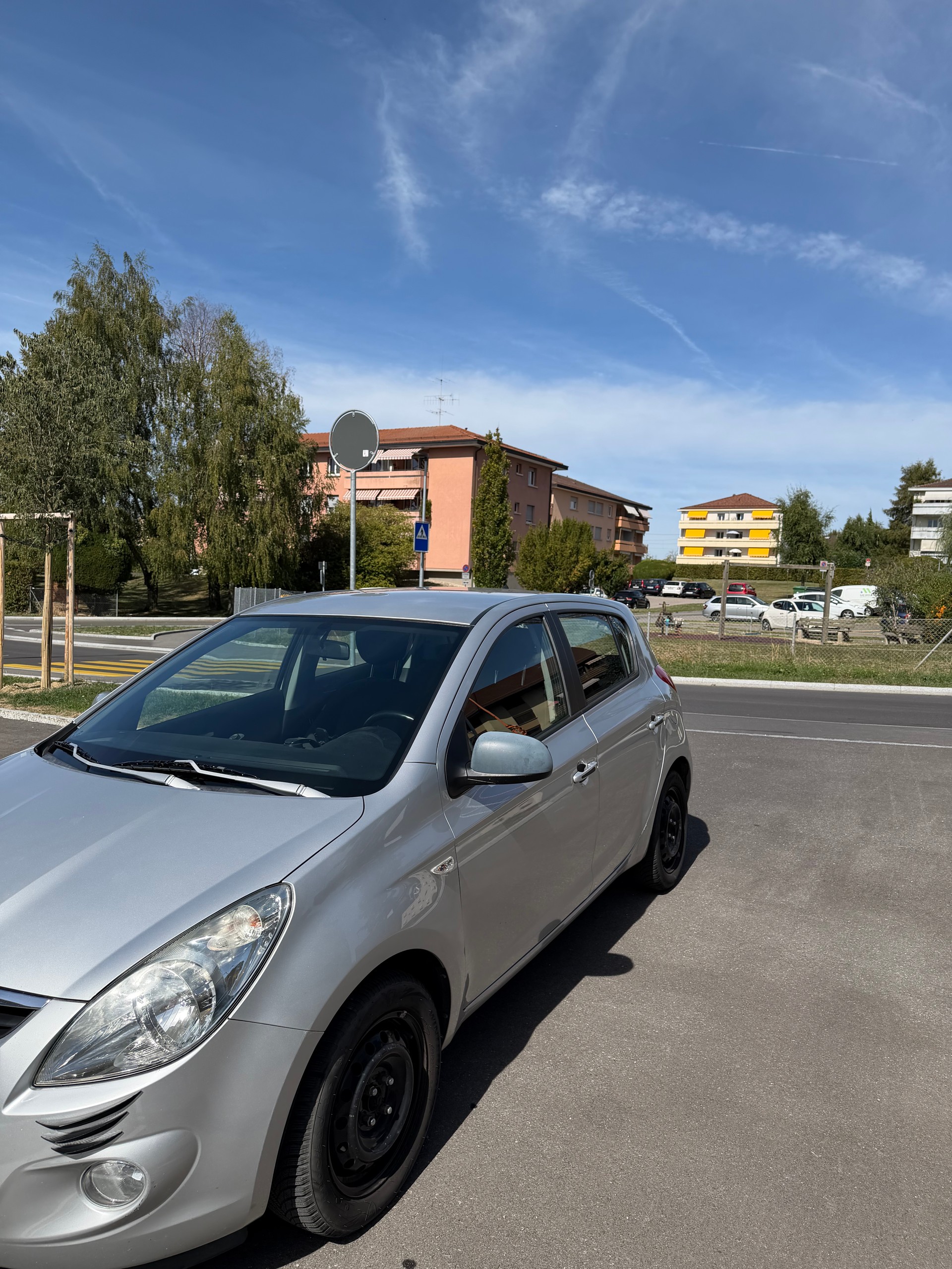 HYUNDAI 1.4 Style-image-2