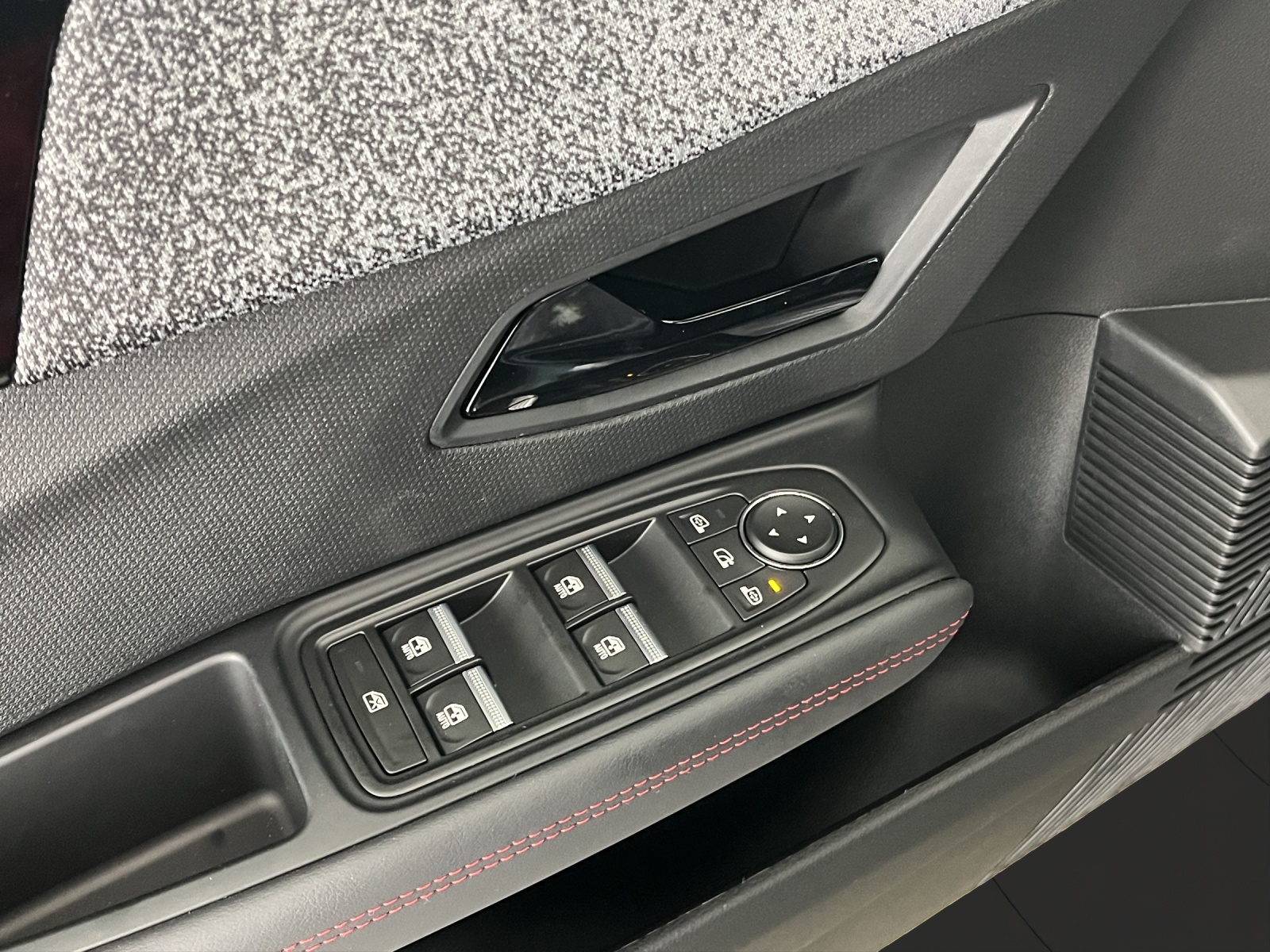 RENAULT Clio 1.8 E-Tech techno-image-12