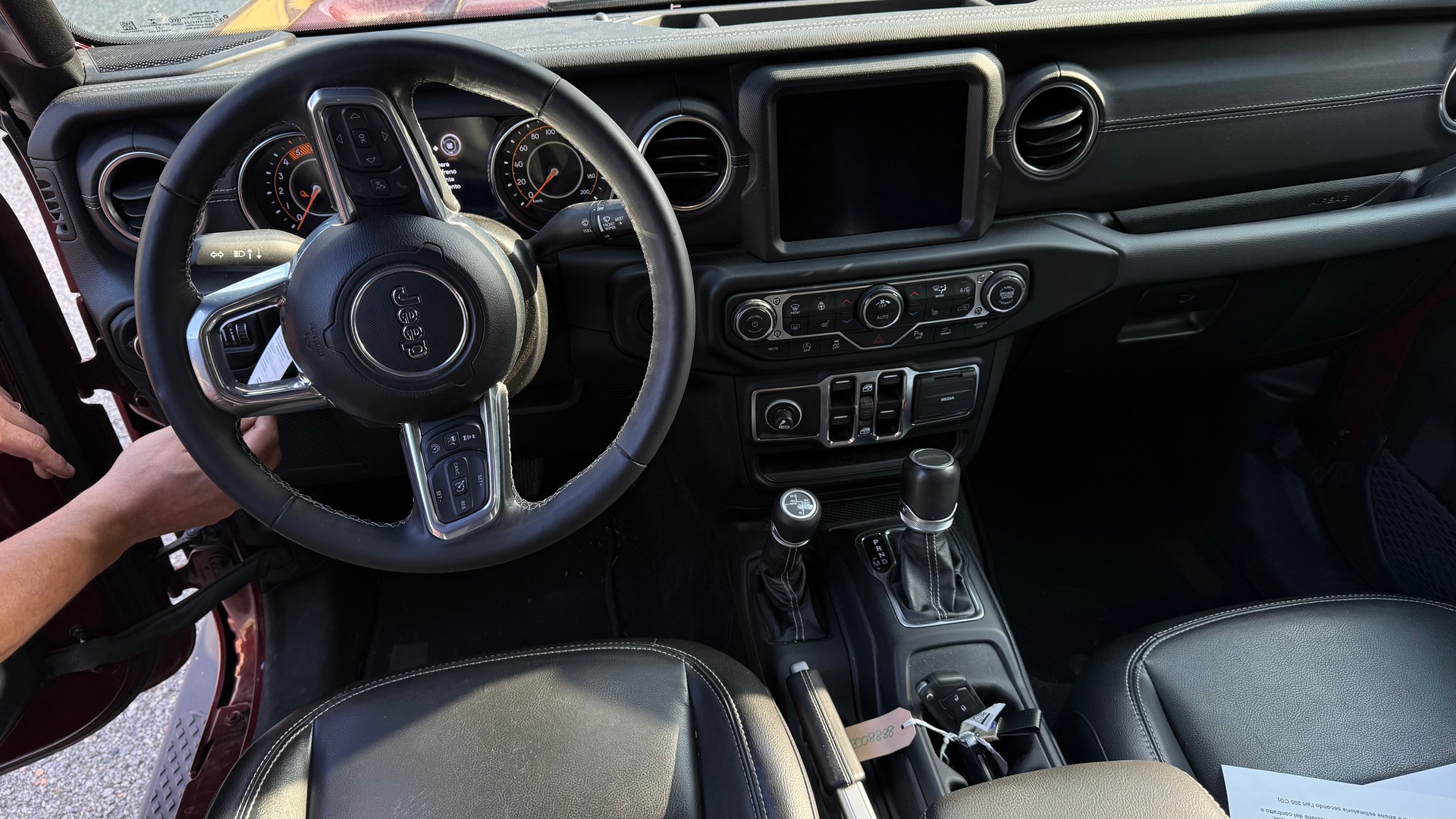 JEEP Gladiator 3.0 V6 Overland-image-12