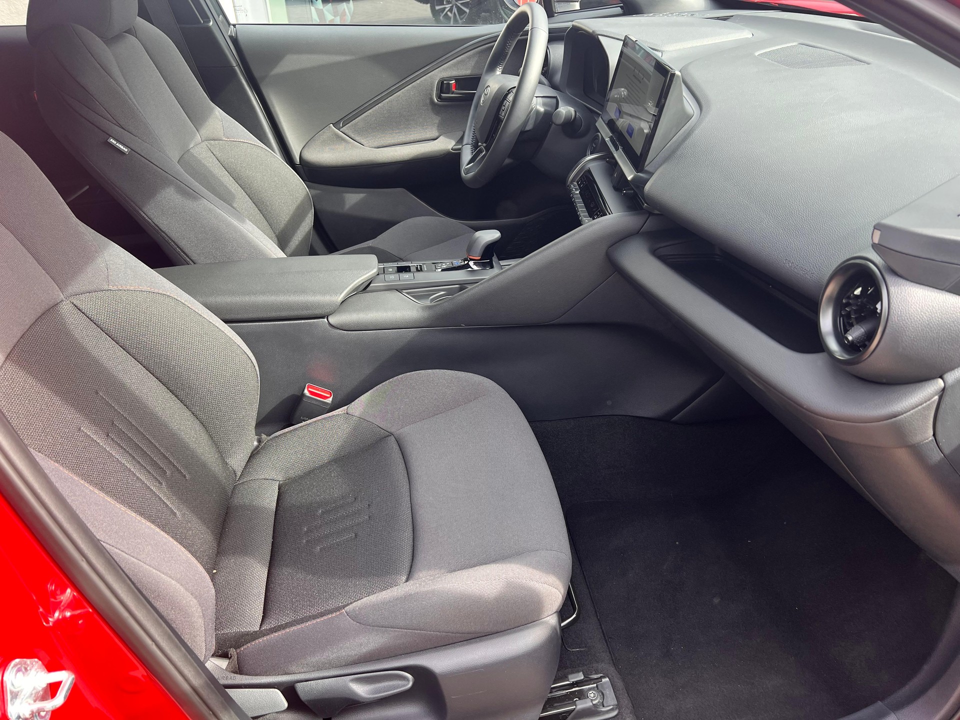 TOYOTA C-HR 2.0 PHEV Swiss Edition-image-12