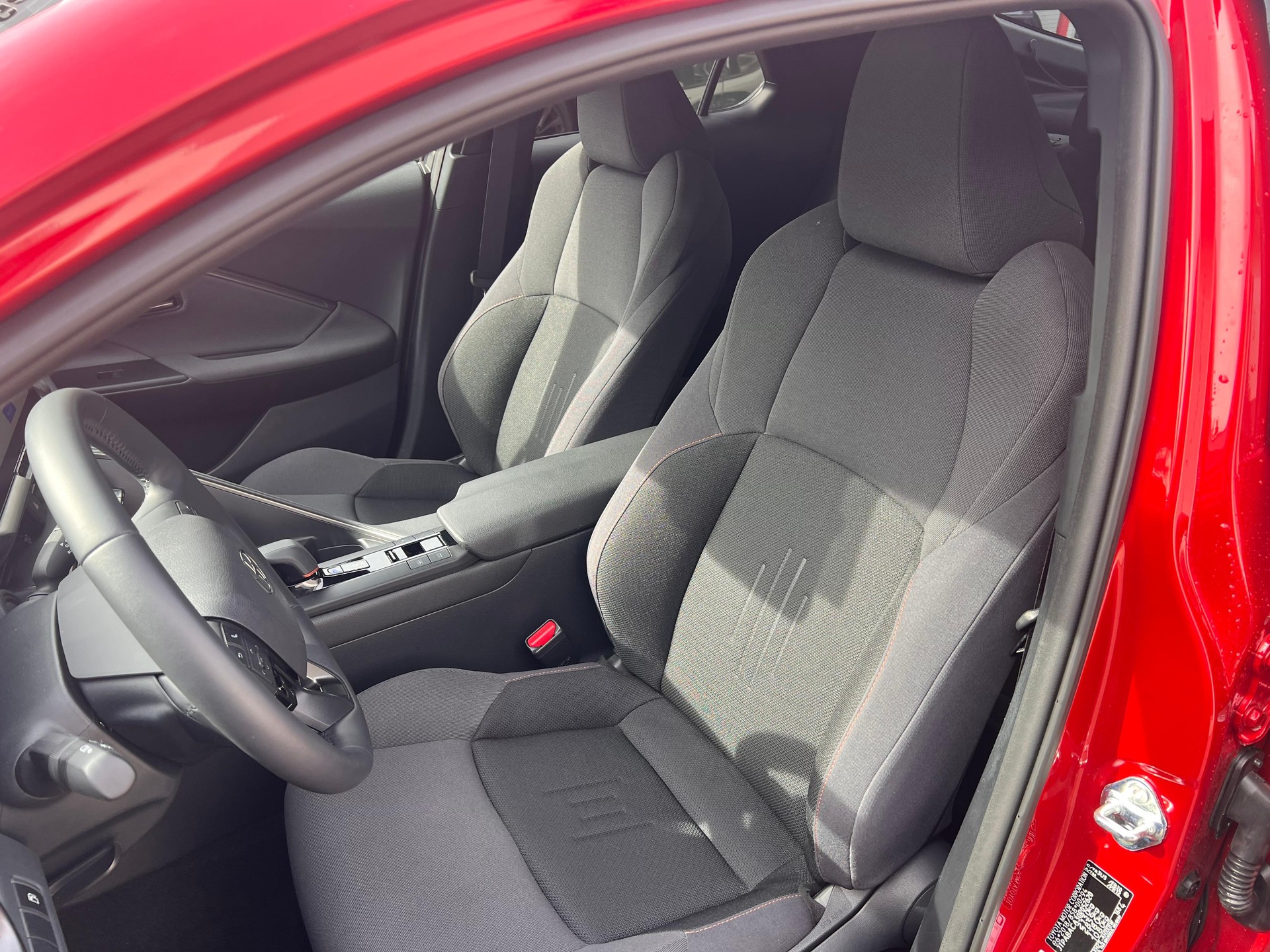 TOYOTA C-HR 2.0 PHEV Swiss Edition-image-9
