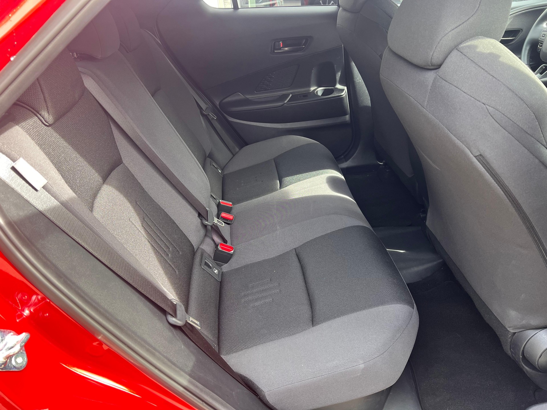 TOYOTA C-HR 2.0 PHEV Swiss Edition-image-11