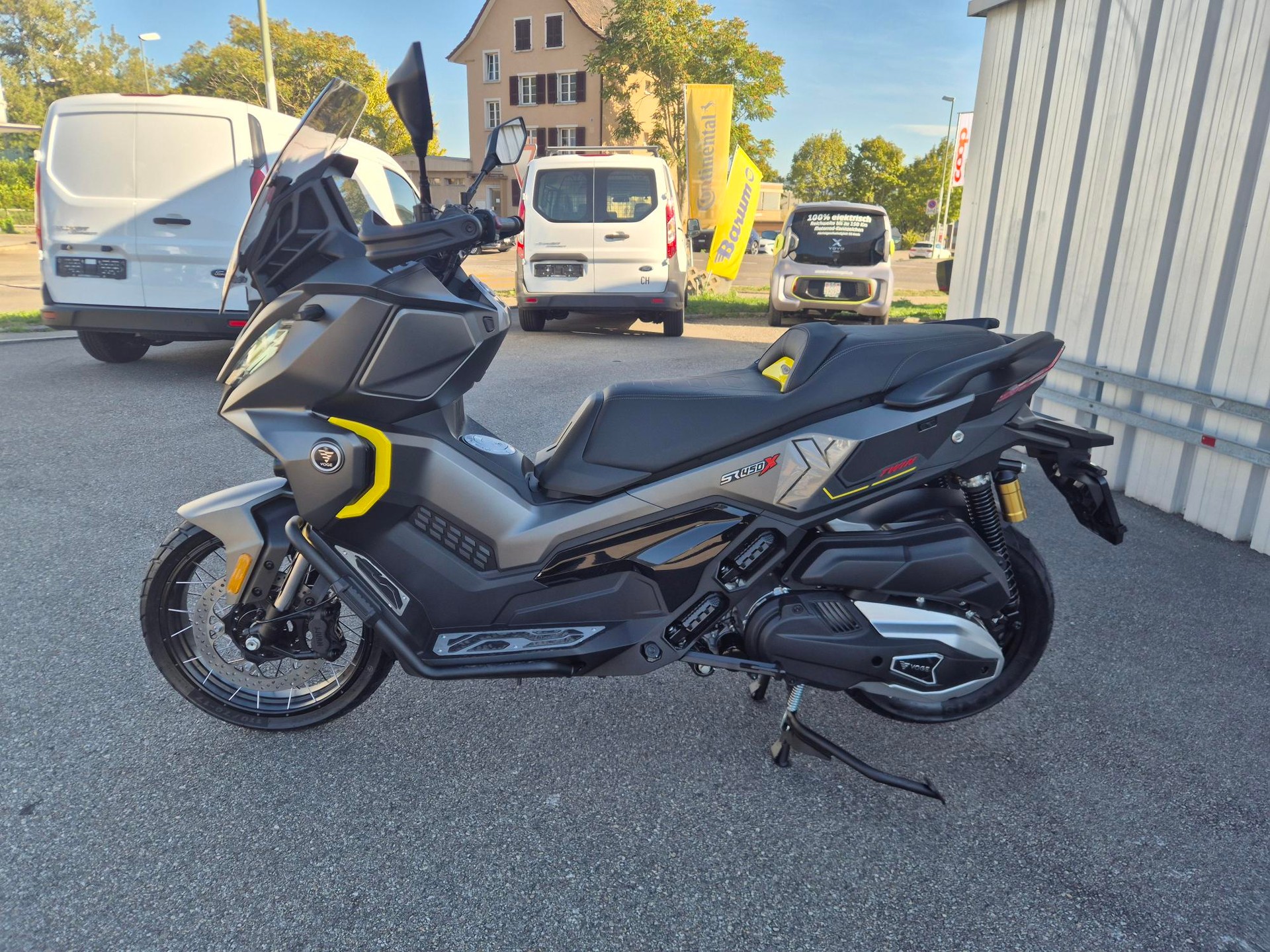 VOGE SR450X ADV-showroom-element-3