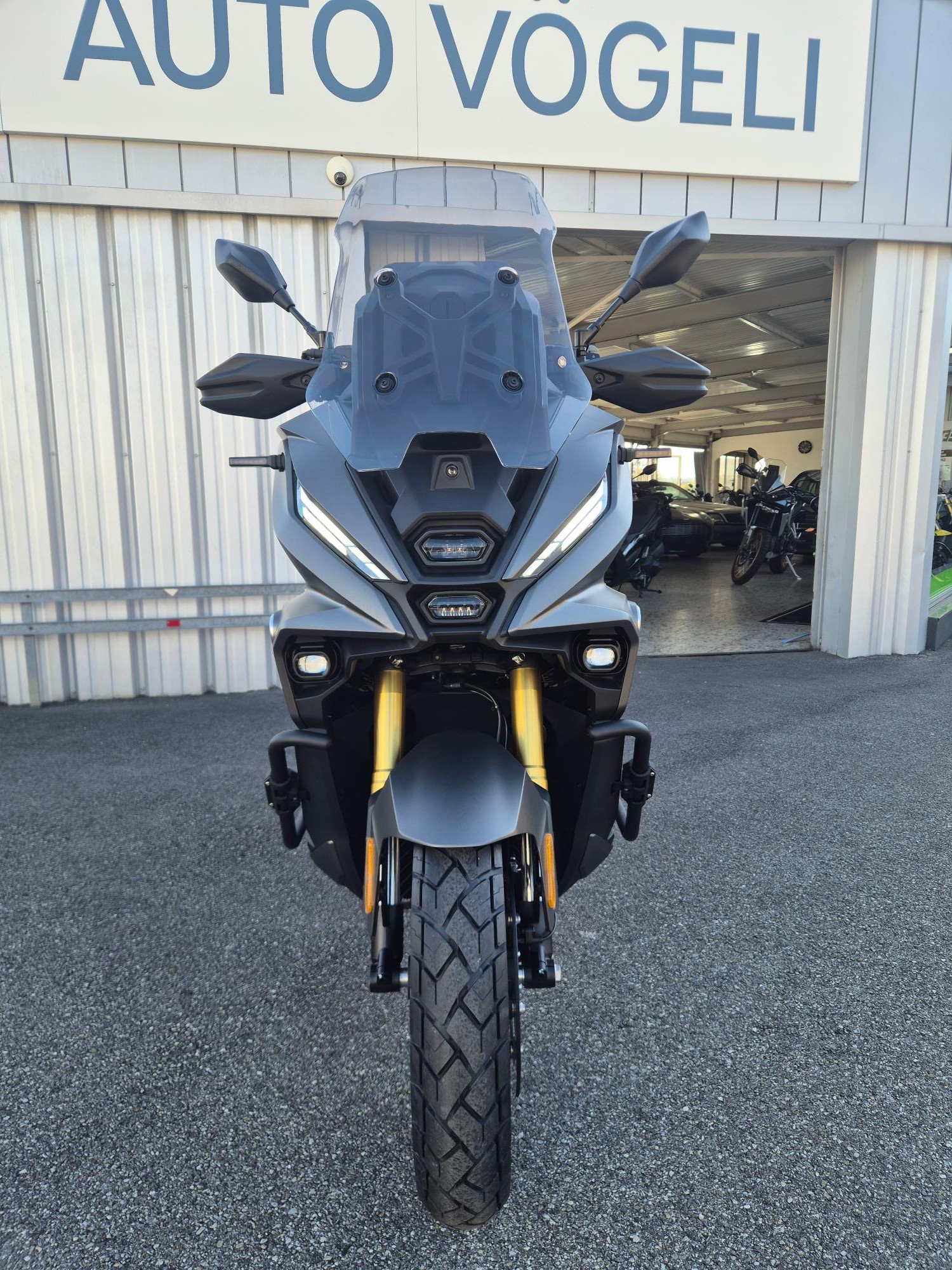 VOGE SR450X ADV-showroom-element-2