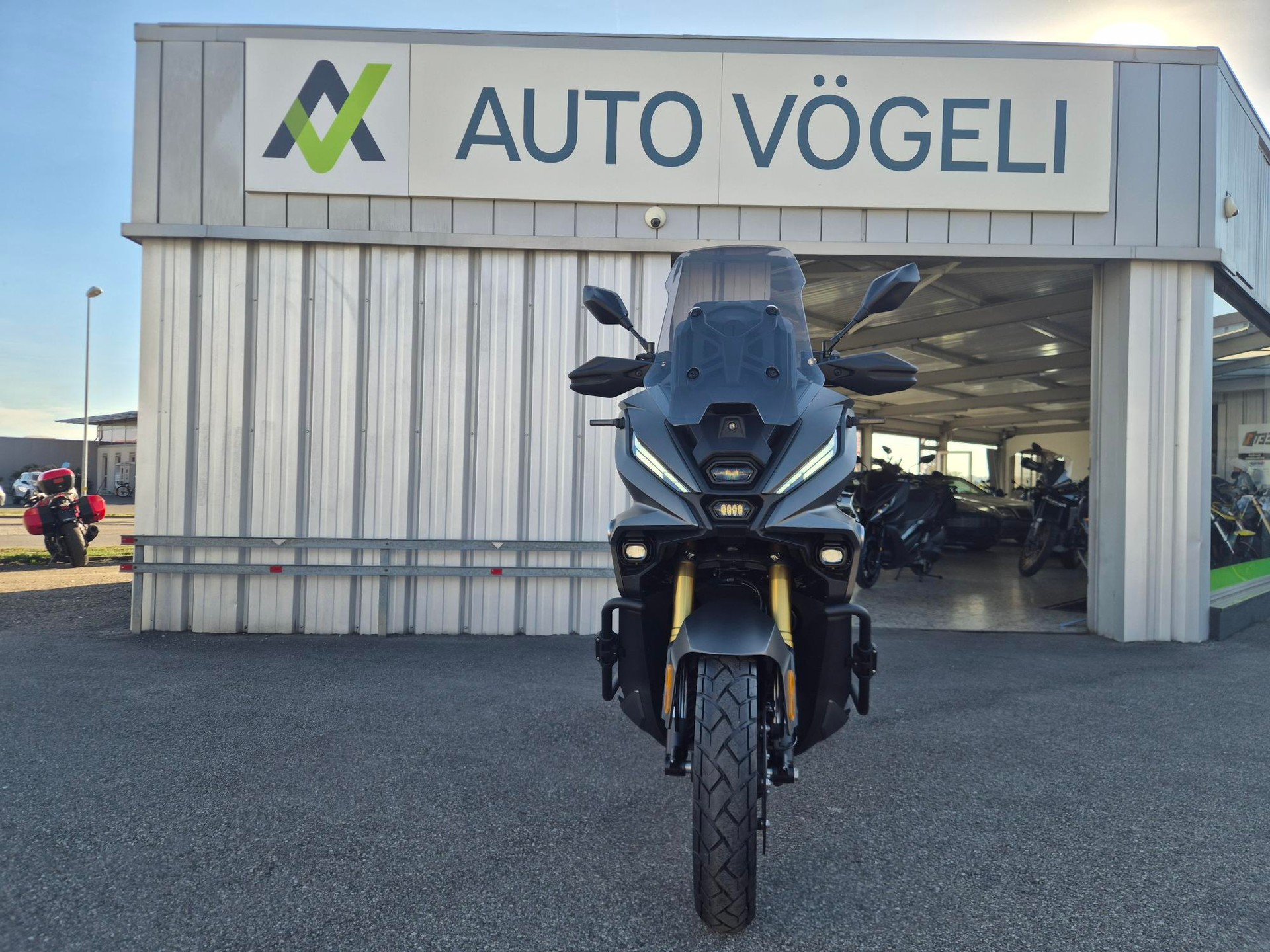 VOGE SR450X ADV-showroom-element-1
