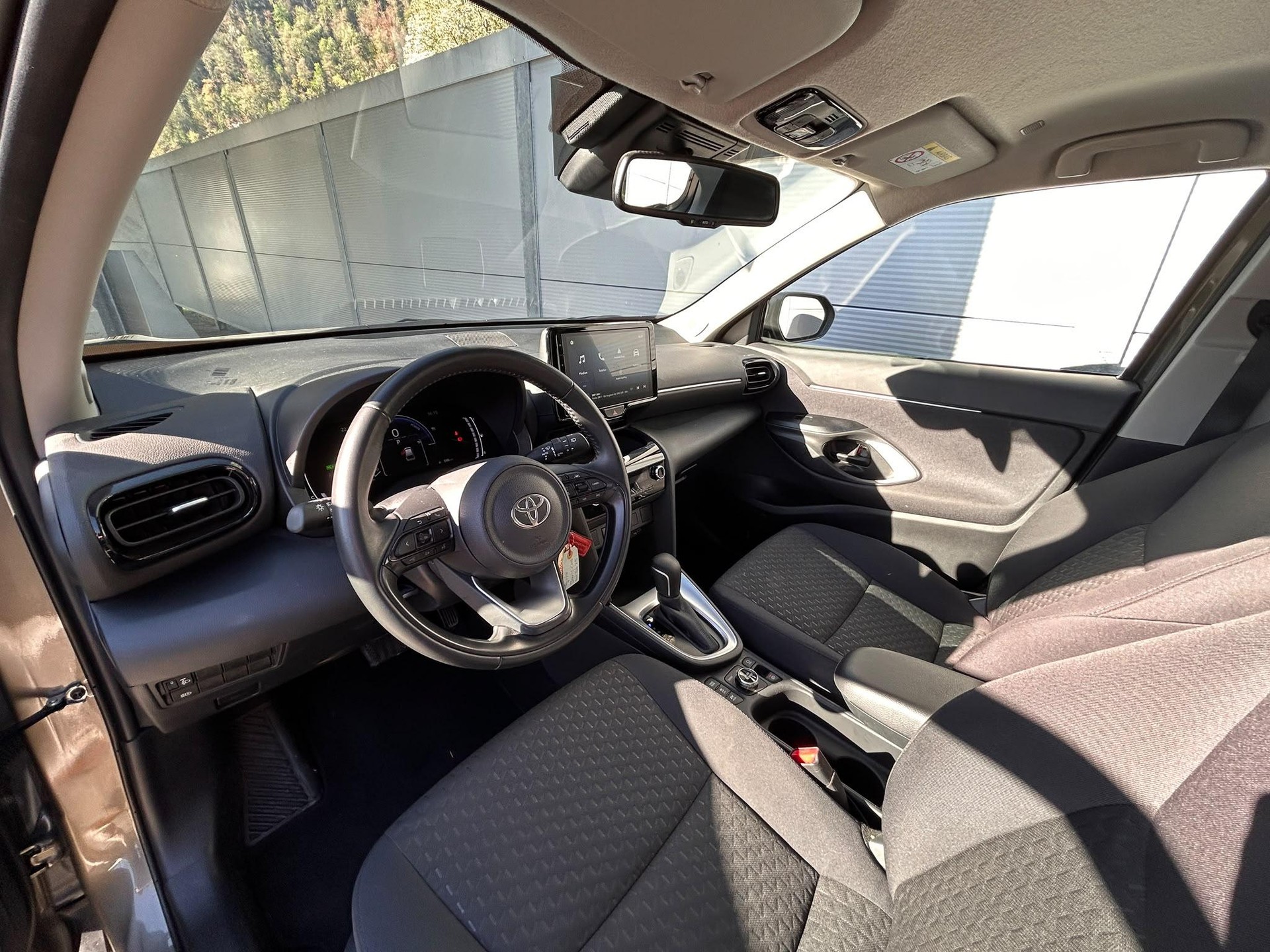 TOYOTA Yaris Cross 1.5 VVT-i HSD Comfort AWD-i-image-5