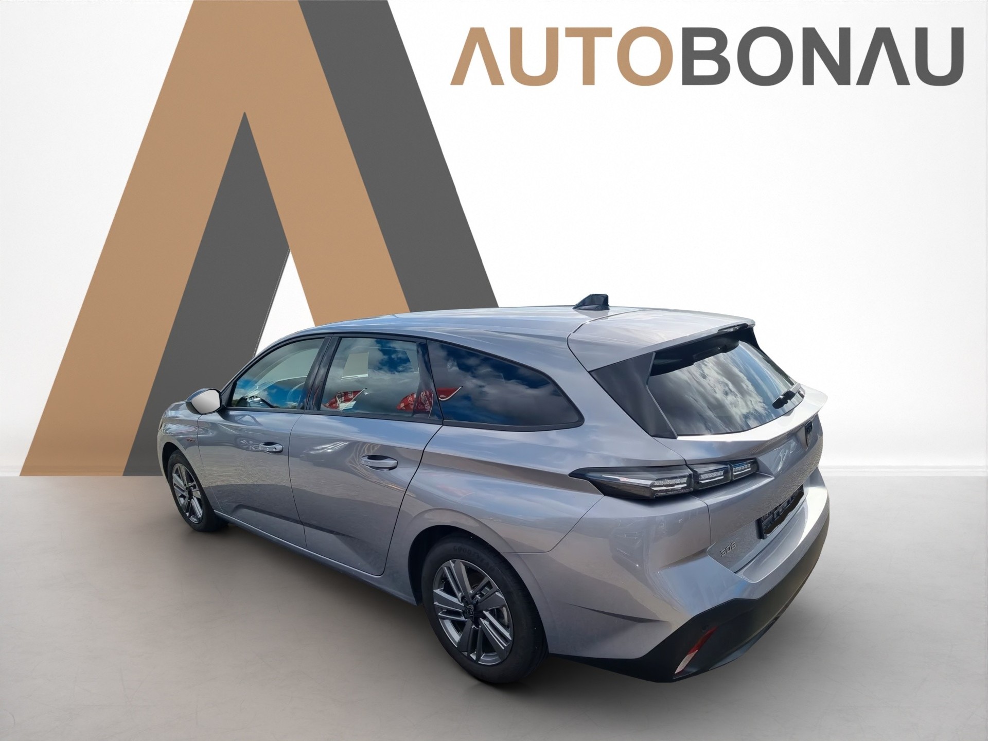 PEUGEOT 308 SW 1.2 Hybrid Style-image-1