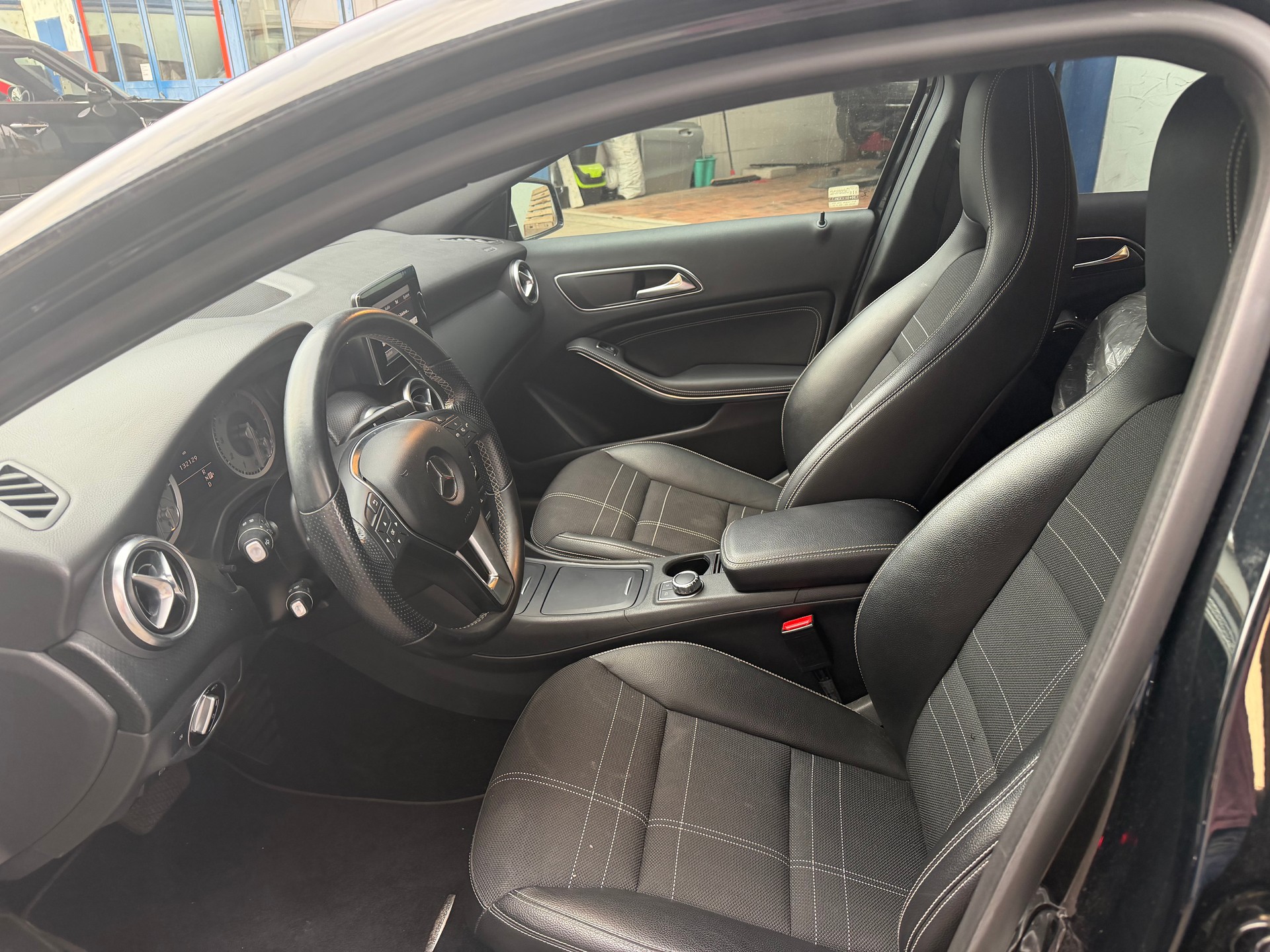MERCEDES-BENZ A 180 7G-DCT-image-4