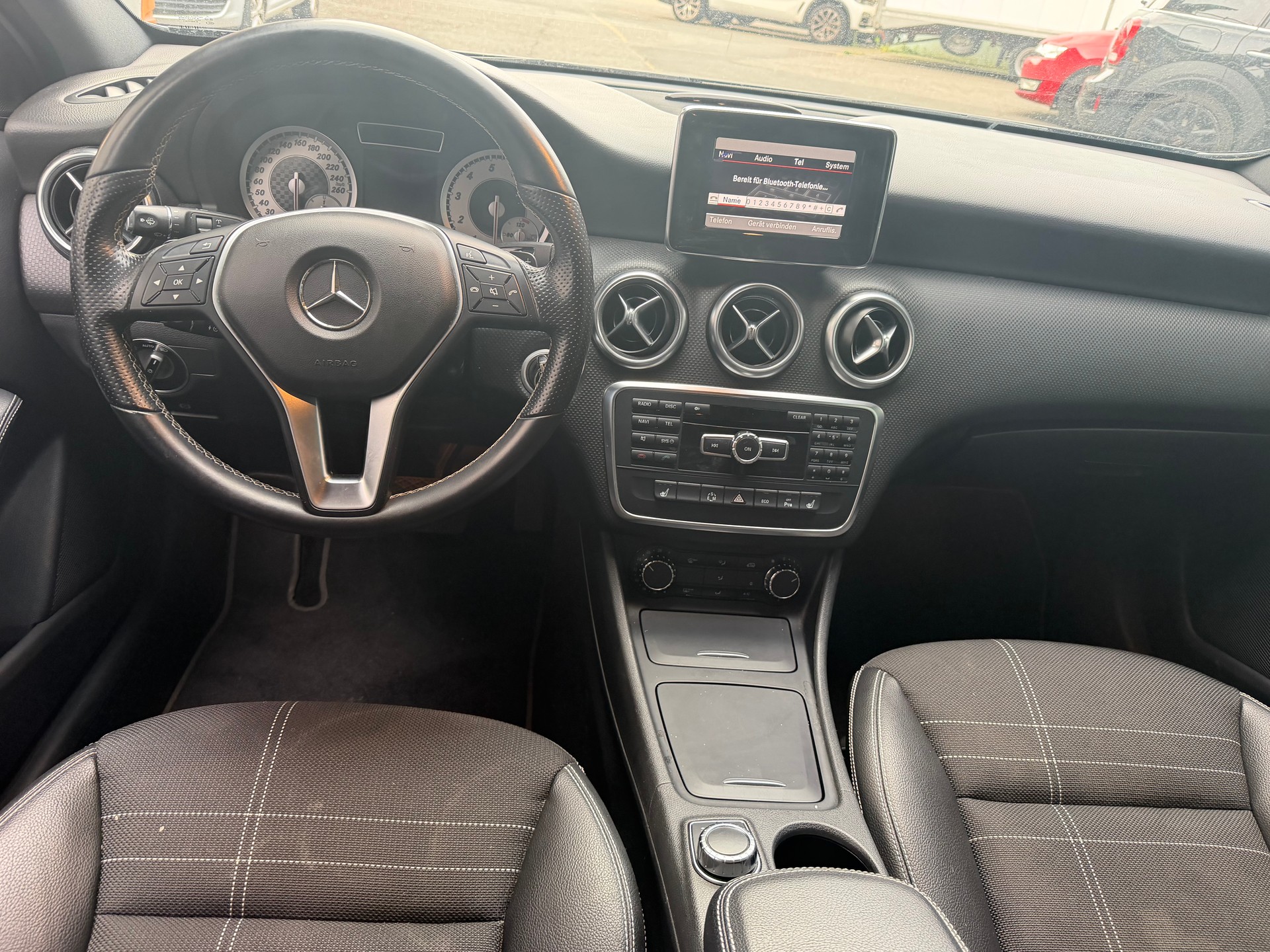MERCEDES-BENZ A 180 7G-DCT-image-1