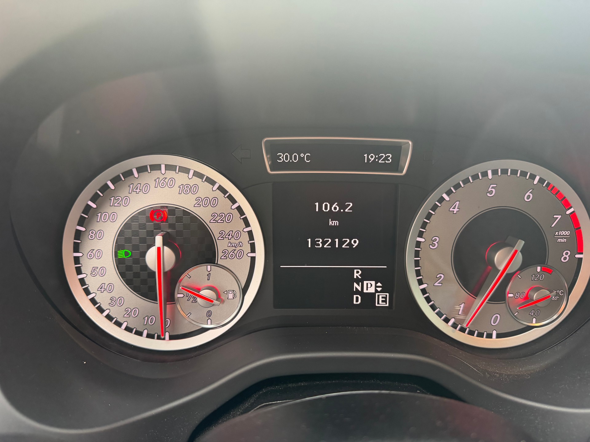 MERCEDES-BENZ A 180 7G-DCT-image-3