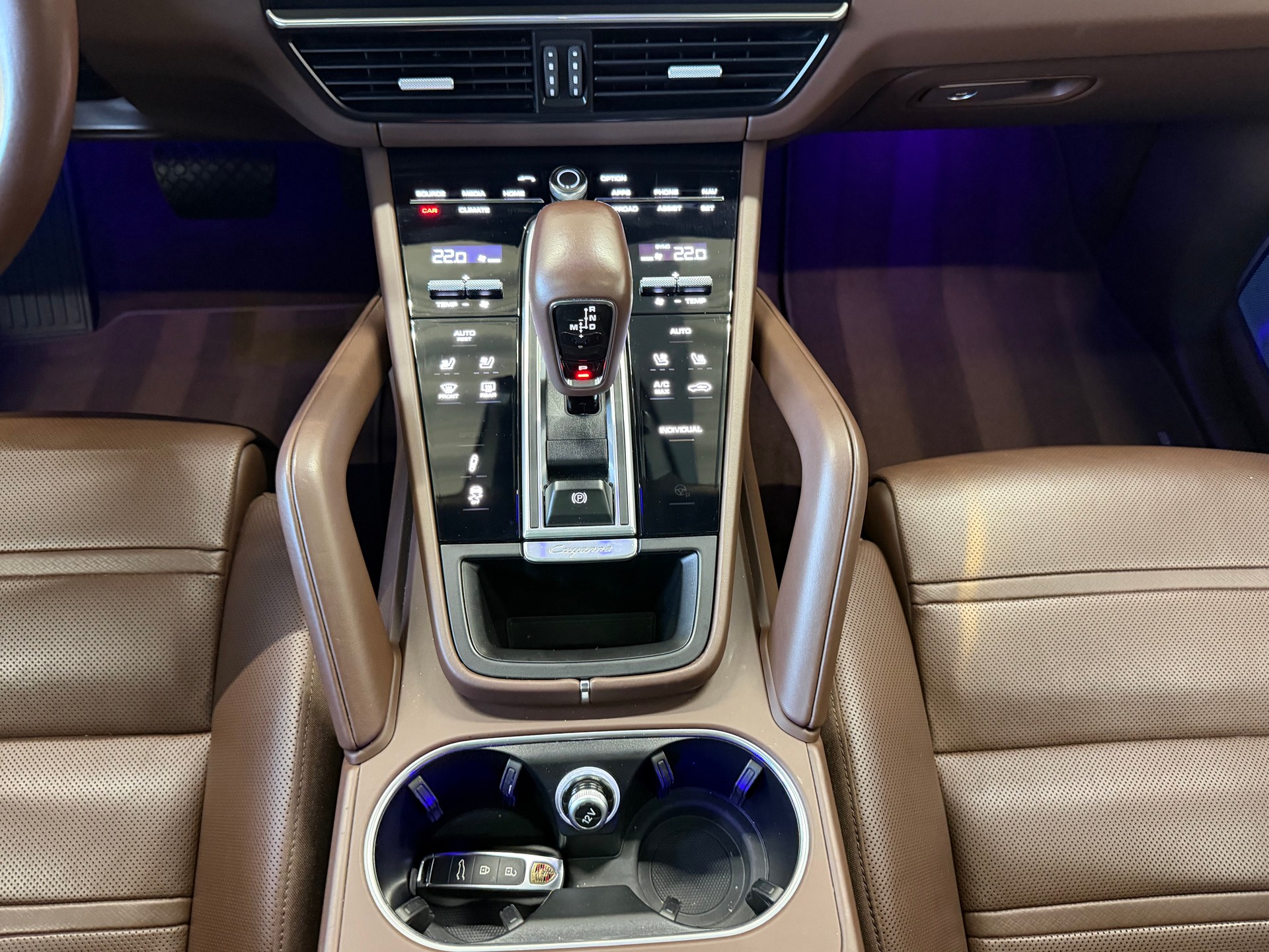 PORSCHE Cayenne Coupé E-Hybrid Platinum Edition-image-12