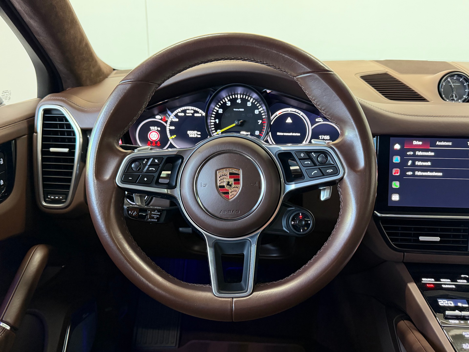 PORSCHE Cayenne Coupé E-Hybrid Platinum Edition-image-14