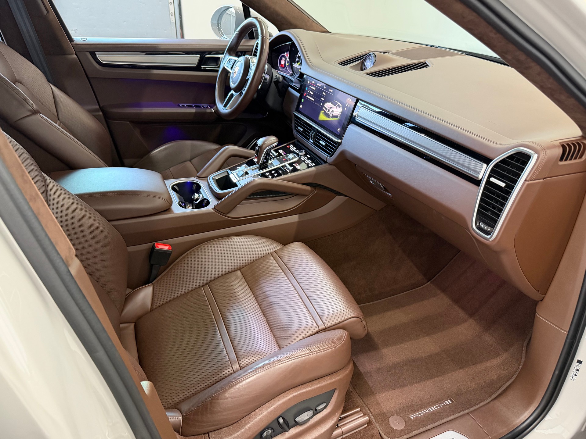 PORSCHE Cayenne Coupé E-Hybrid Platinum Edition-image-11