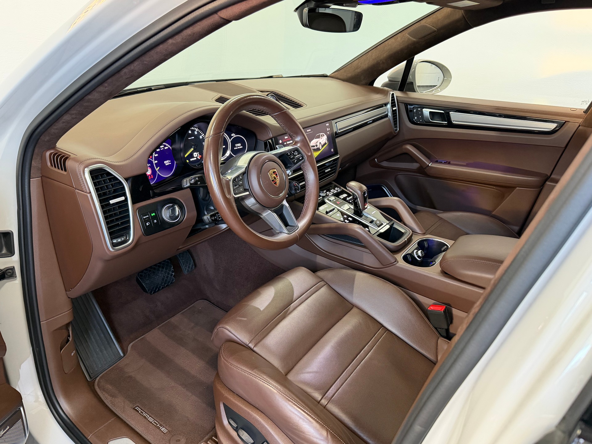 PORSCHE Cayenne Coupé E-Hybrid Platinum Edition-image-9