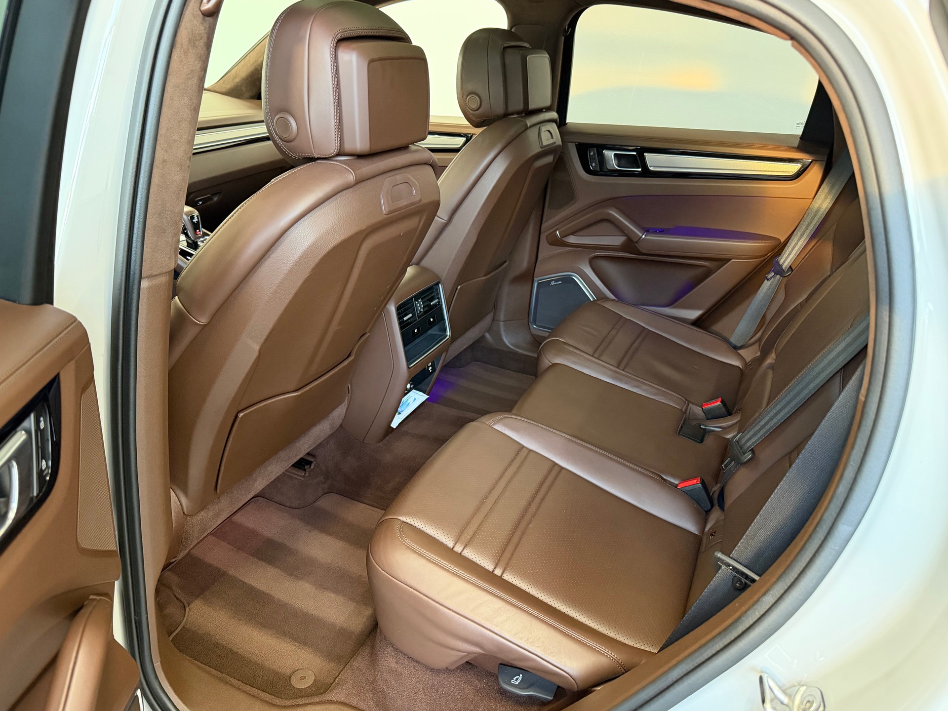 PORSCHE Cayenne Coupé E-Hybrid Platinum Edition-image-15