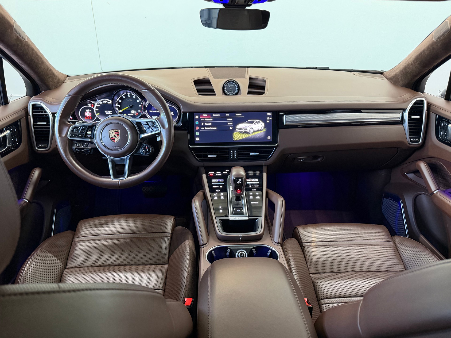 PORSCHE Cayenne Coupé E-Hybrid Platinum Edition-image-8