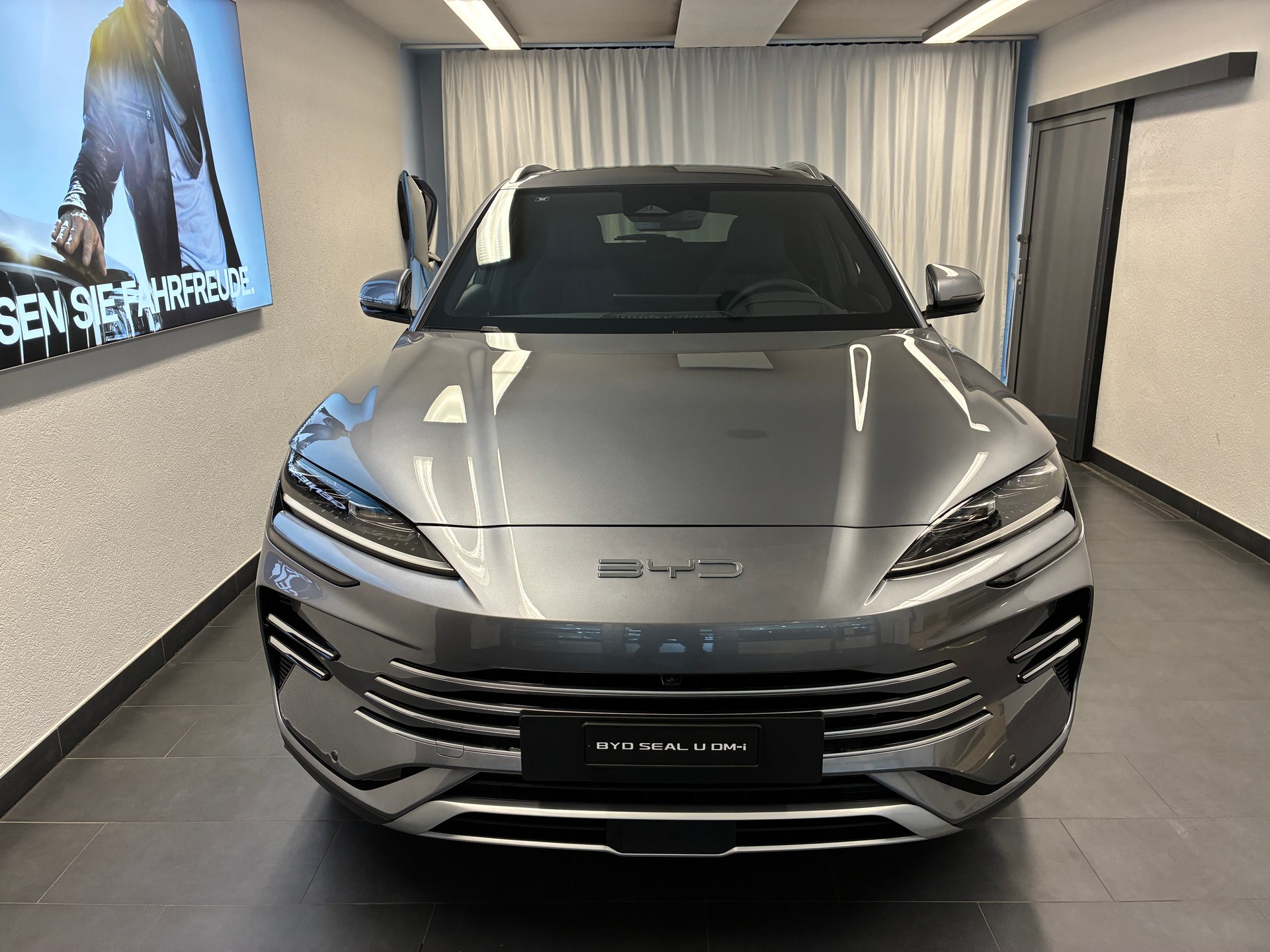 BYD Seal U DM-i Comfort-showroom-element-1