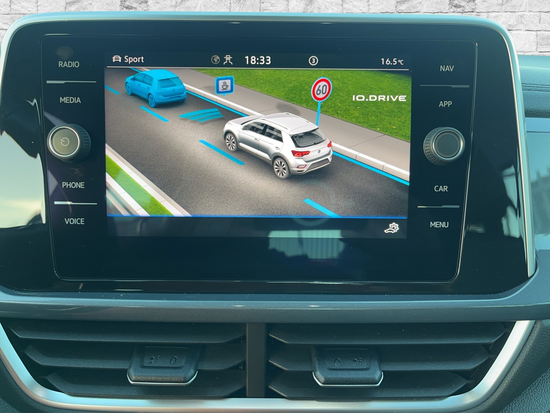 VW T-Roc 2.0 TSI Style DSG 4Motion-image-10