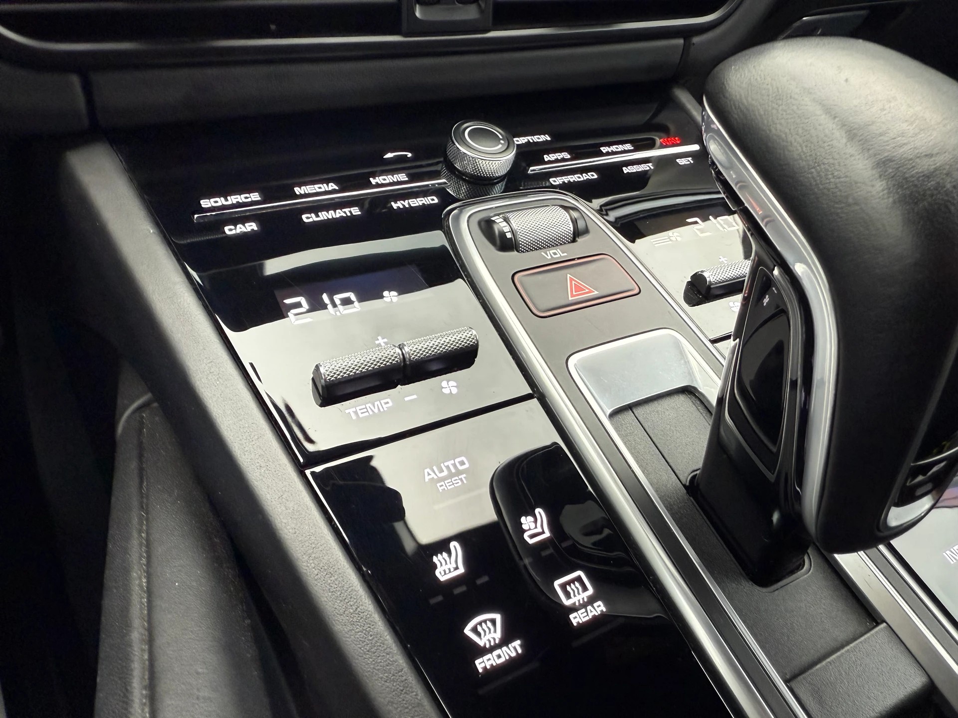 PORSCHE Cayenne E-Hybrid-image-15