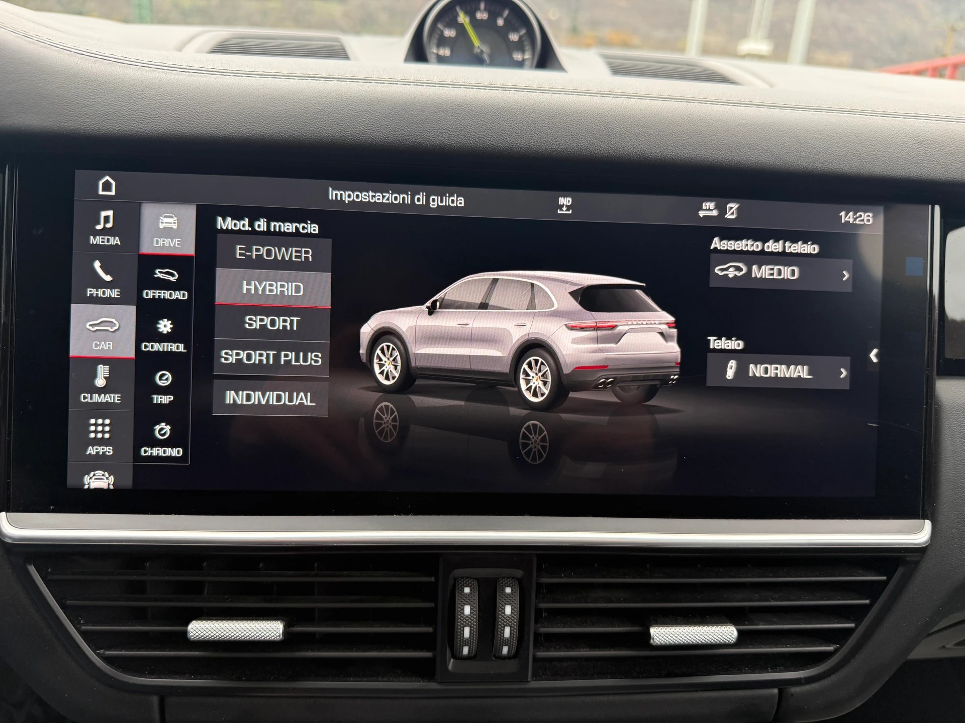 PORSCHE Cayenne E-Hybrid-image-10