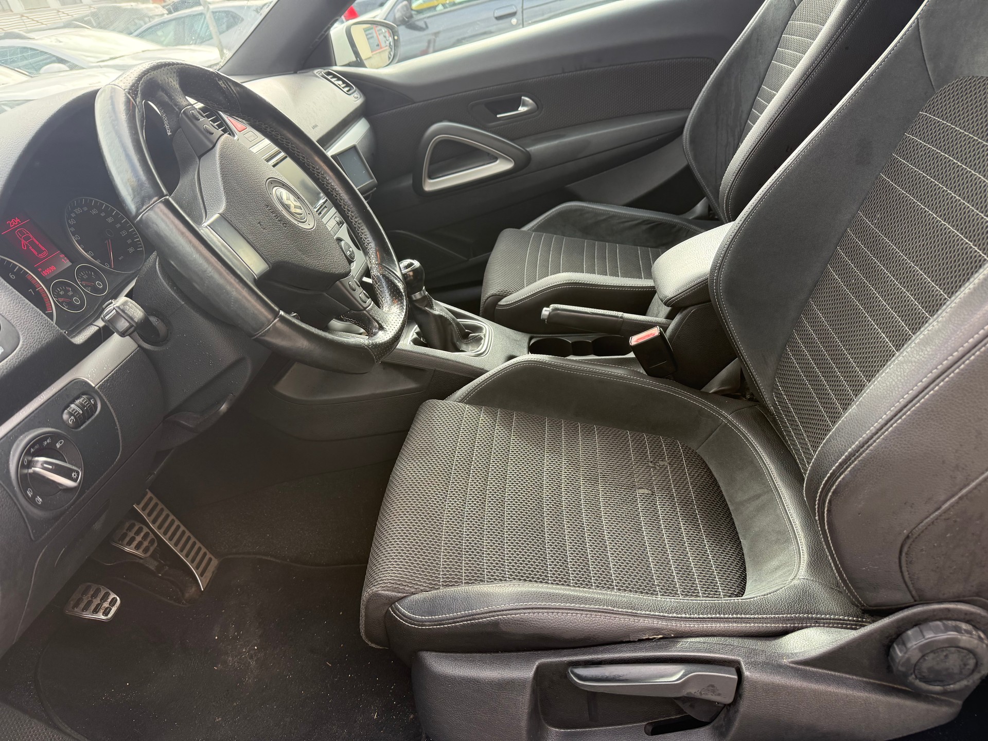 VW Scirocco 2.0 TSI-image-5
