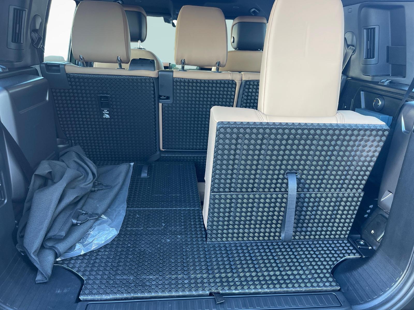 LAND ROVER Defender 110 3.0 D I6 350 X-Dynamic HSE-image-11