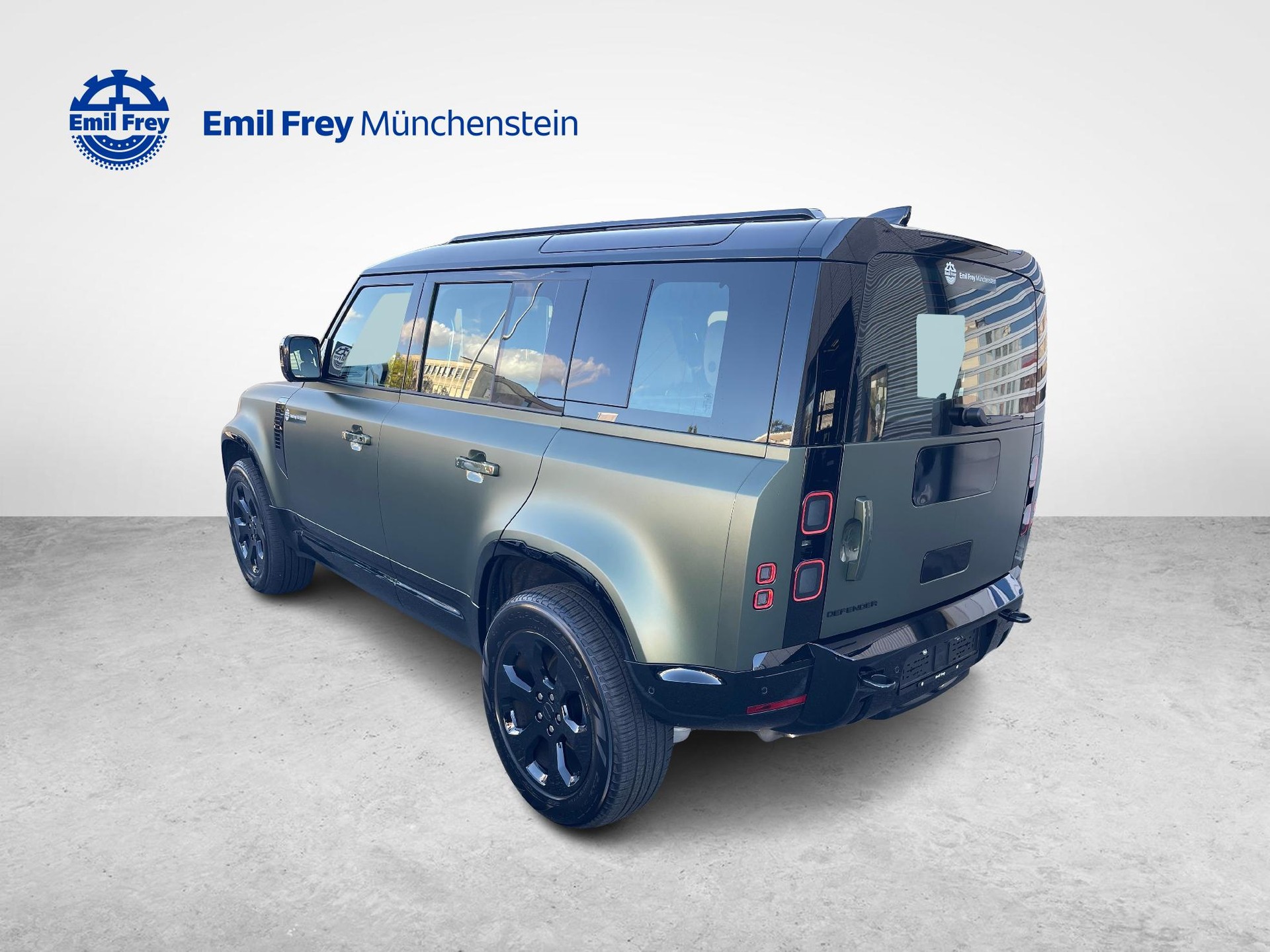 LAND ROVER Defender 110 3.0 D I6 350 X-Dynamic HSE-showroom-element-2