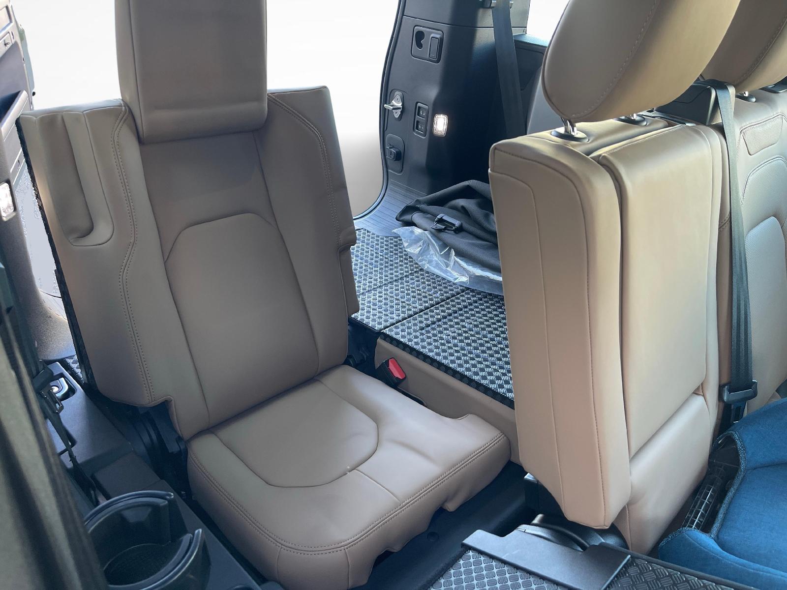 LAND ROVER Defender 110 3.0 D I6 350 X-Dynamic HSE-image-12