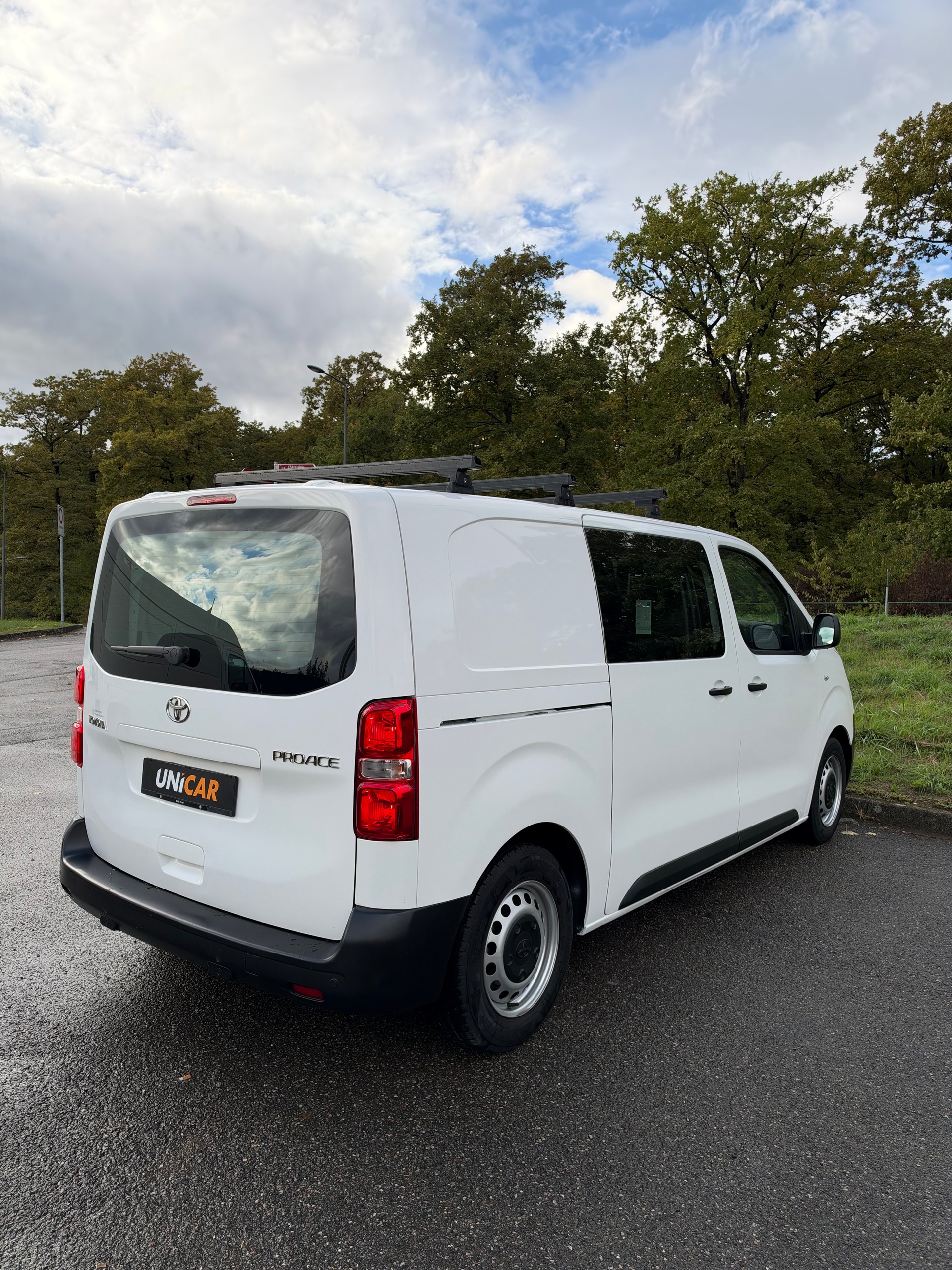 TOYOTA Proace 1.6D Glass Van L1 Terra-image-4
