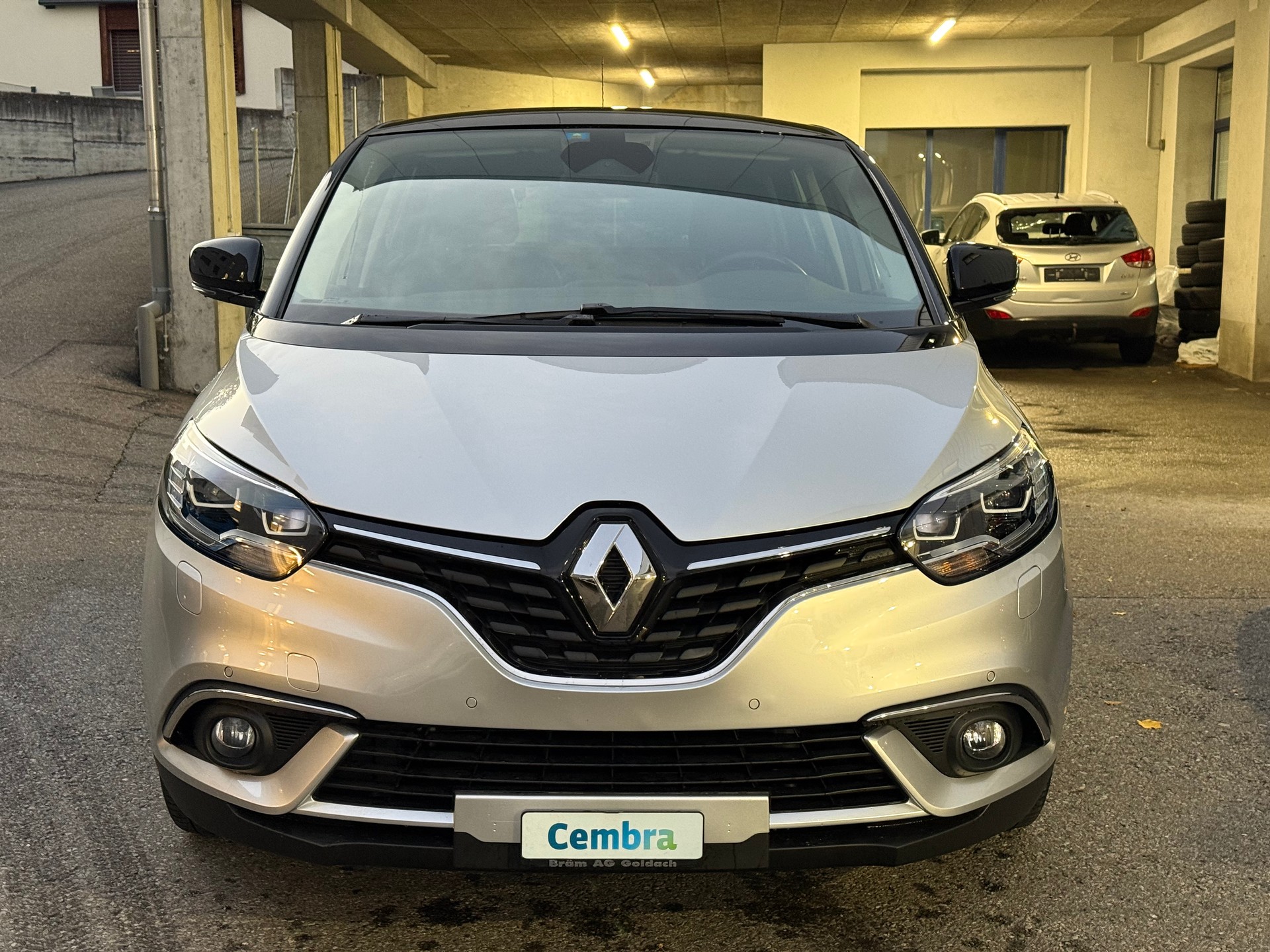 RENAULT Scénic 1.8 dCi Intens EDC-image-1