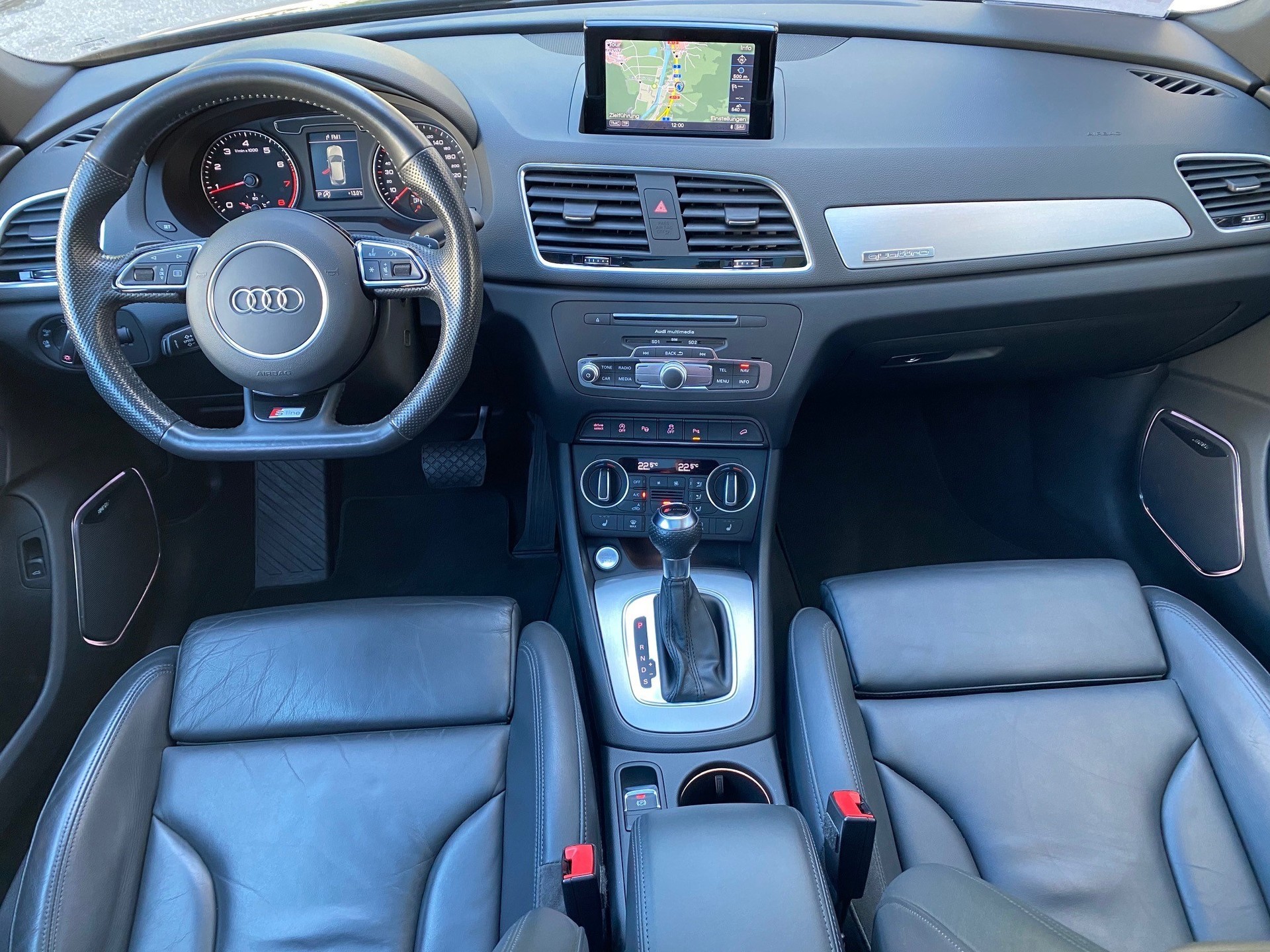 AUDI Q3 2.0 TFSI sport quattro S-tronic-image-9
