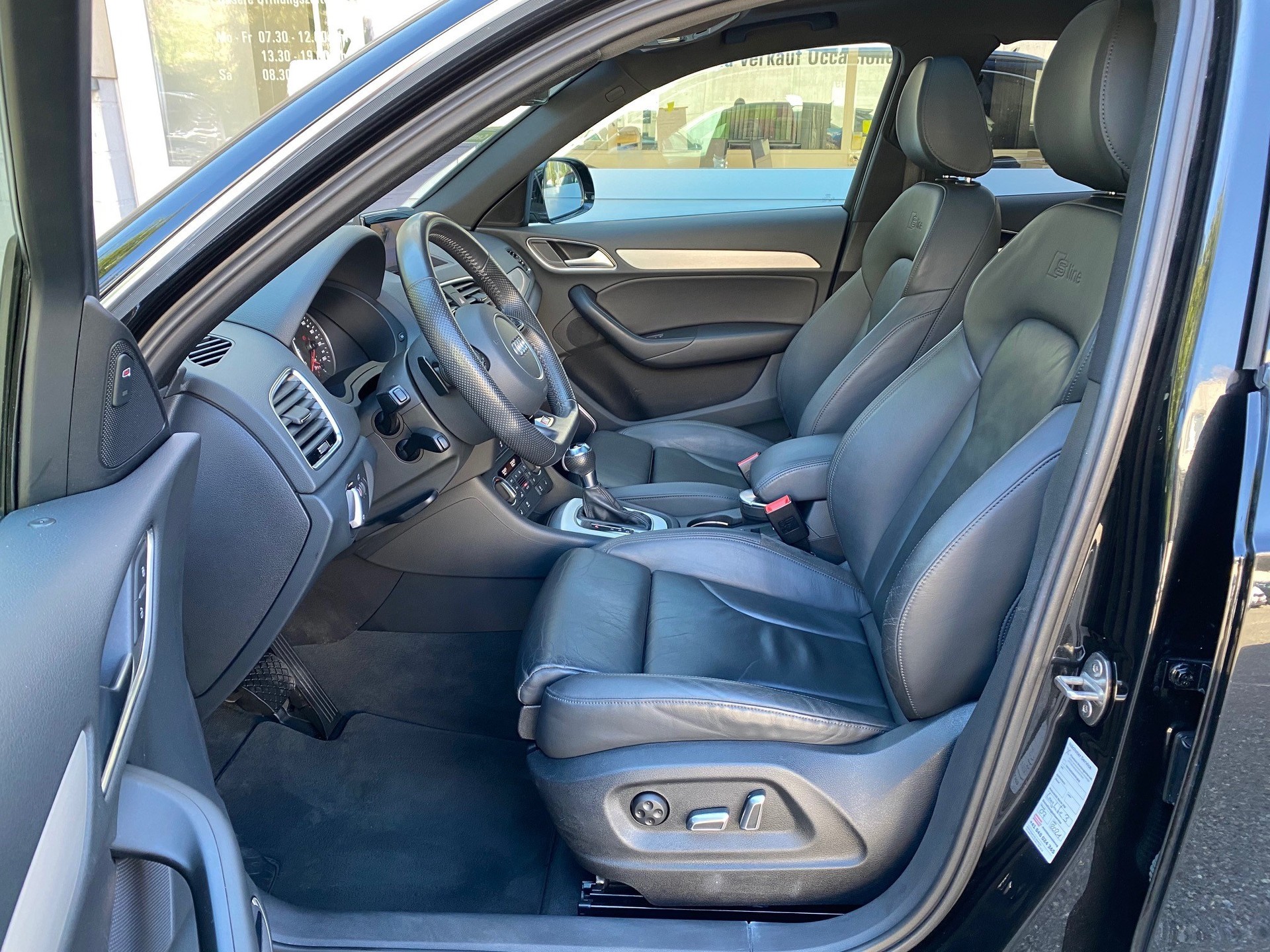AUDI Q3 2.0 TFSI sport quattro S-tronic-image-10