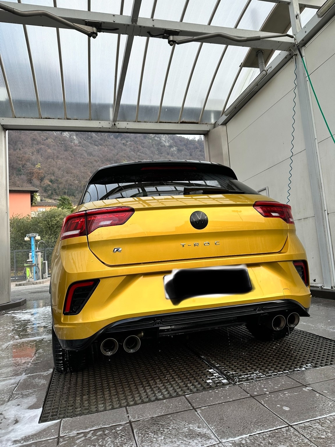 VW T-Roc 2.0 TSI R DSG 4Motion-image-1
