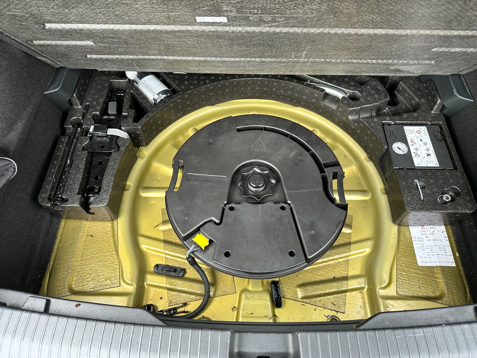 VW T-Roc 2.0 TSI R DSG 4Motion-image-5