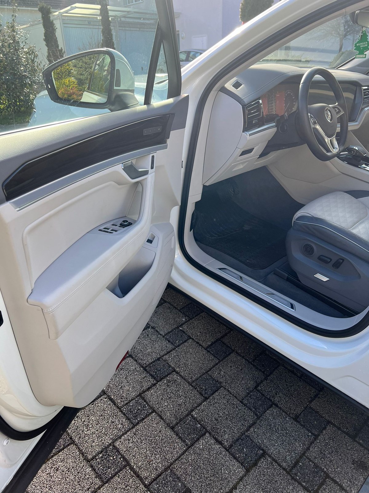 VW Touareg 3.0 TDI R Line Tiptronic-image-10