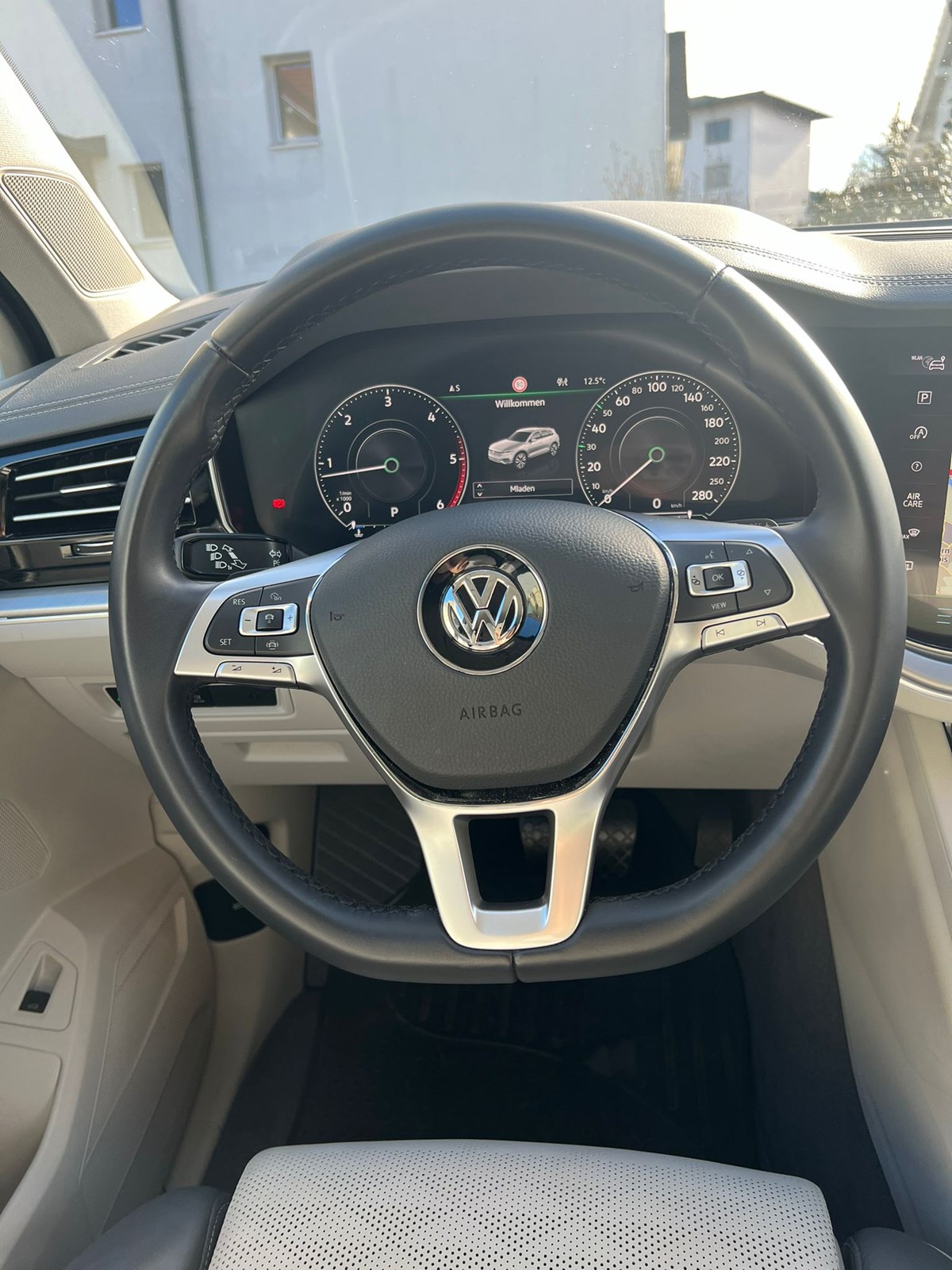 VW Touareg 3.0 TDI R Line Tiptronic-image-11