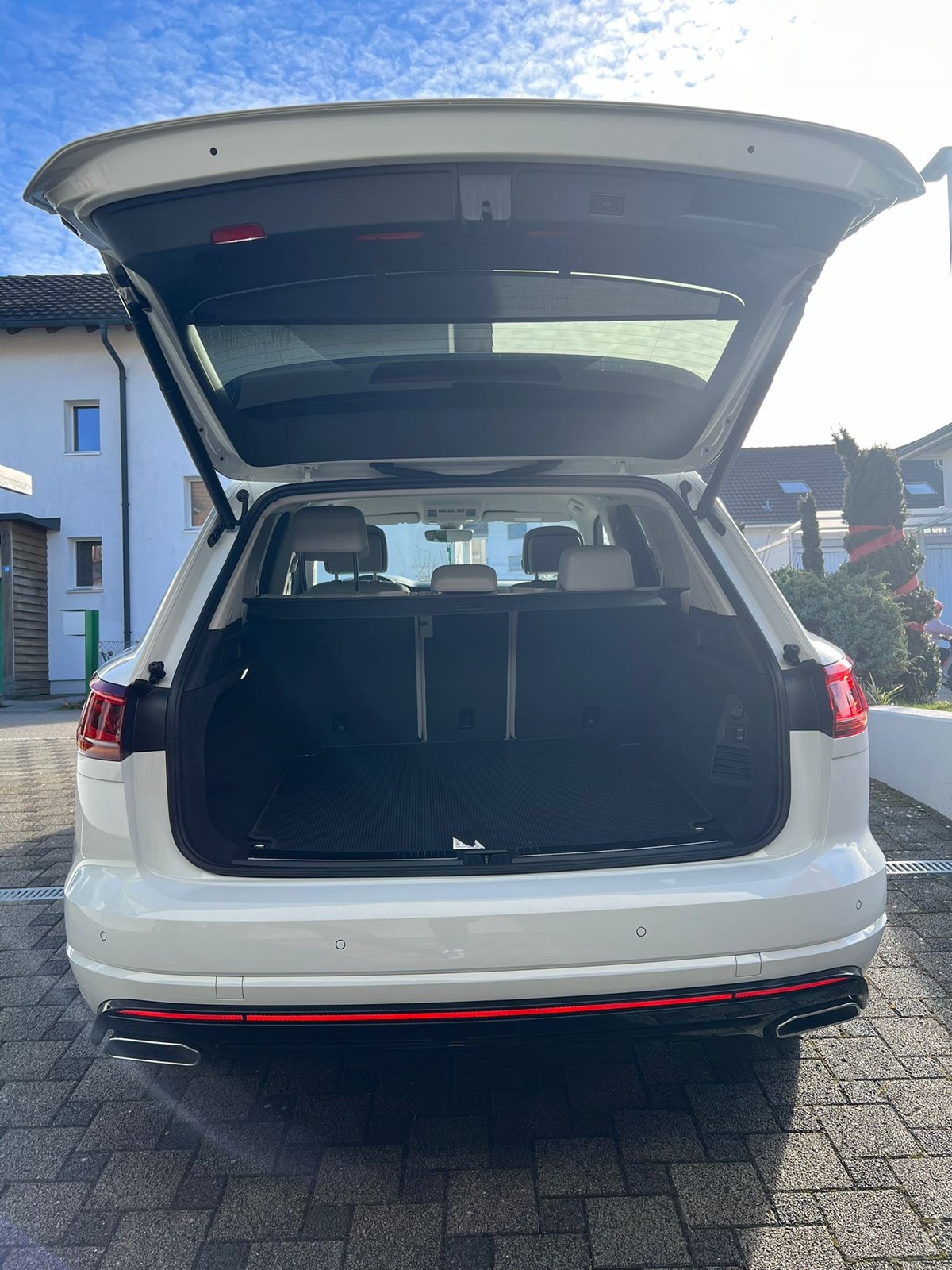 VW Touareg 3.0 TDI R Line Tiptronic-image-15