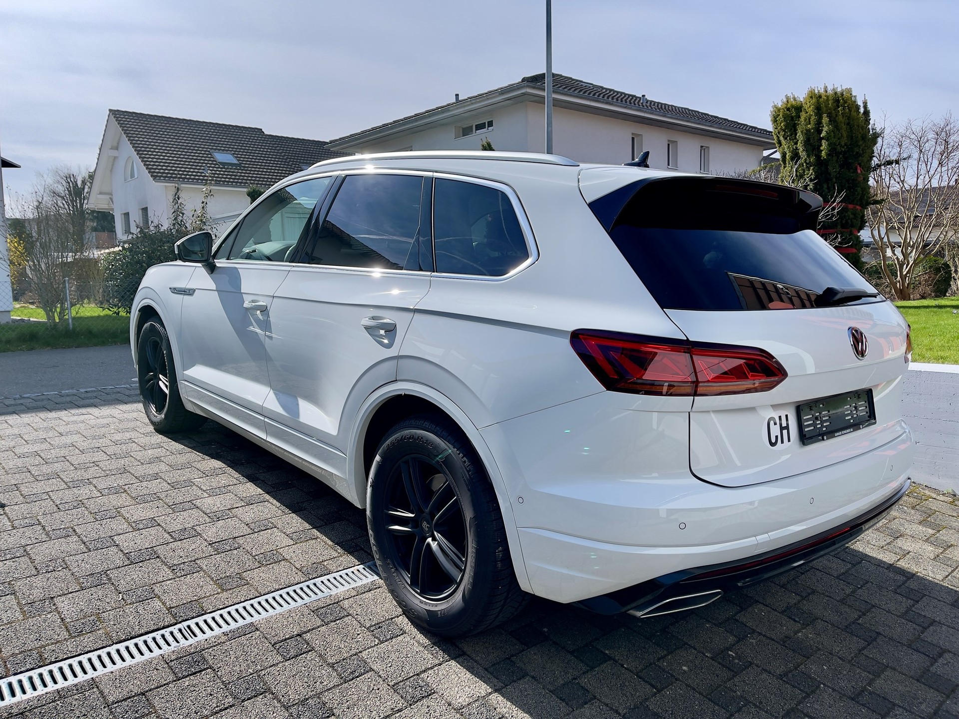 VW Touareg 3.0 TDI R Line Tiptronic-image-3