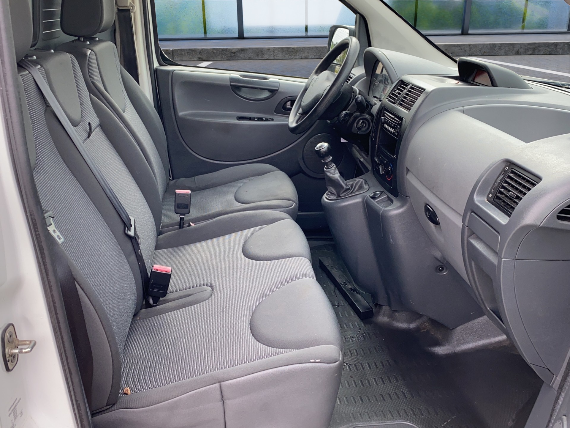 PEUGEOT Expert 2.0 HDi 229 L2H1-image-11