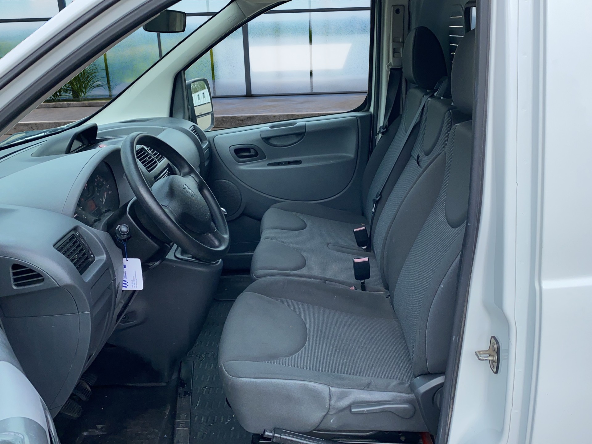 PEUGEOT Expert 2.0 HDi 229 L2H1-image-8