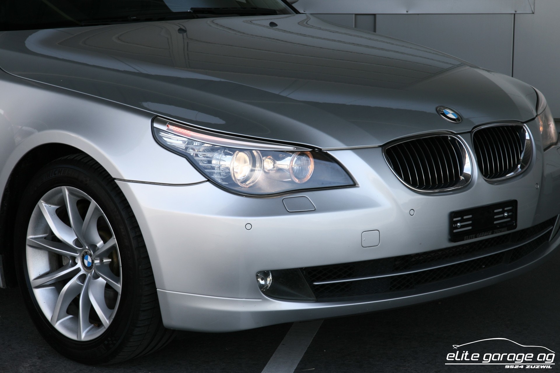 BMW 550i Touring Steptronic-image-8