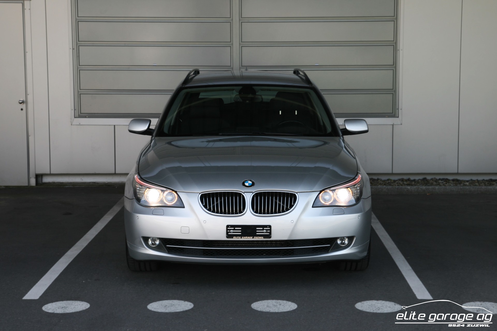 BMW 550i Touring Steptronic-image-7