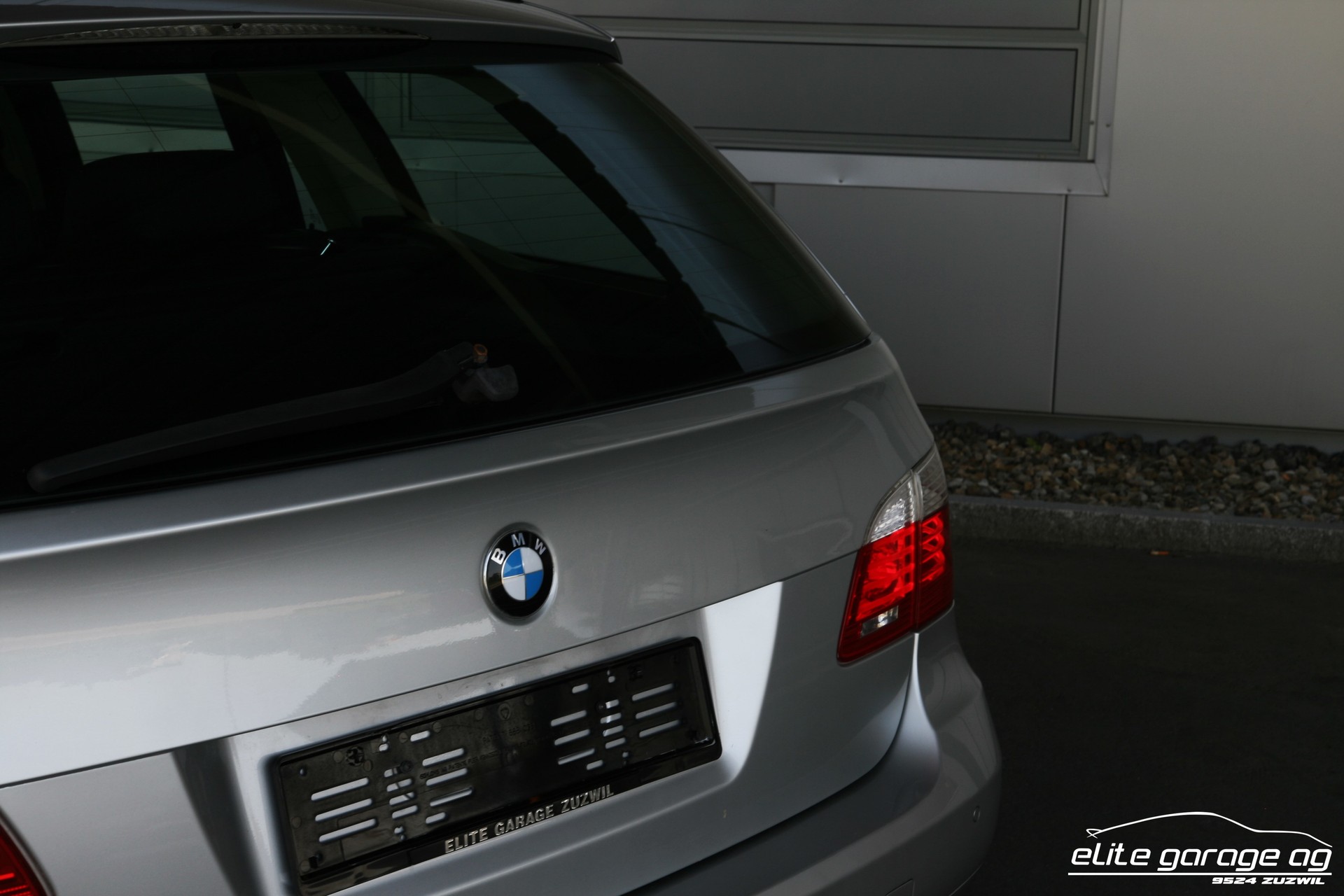 BMW 550i Touring Steptronic-image-12