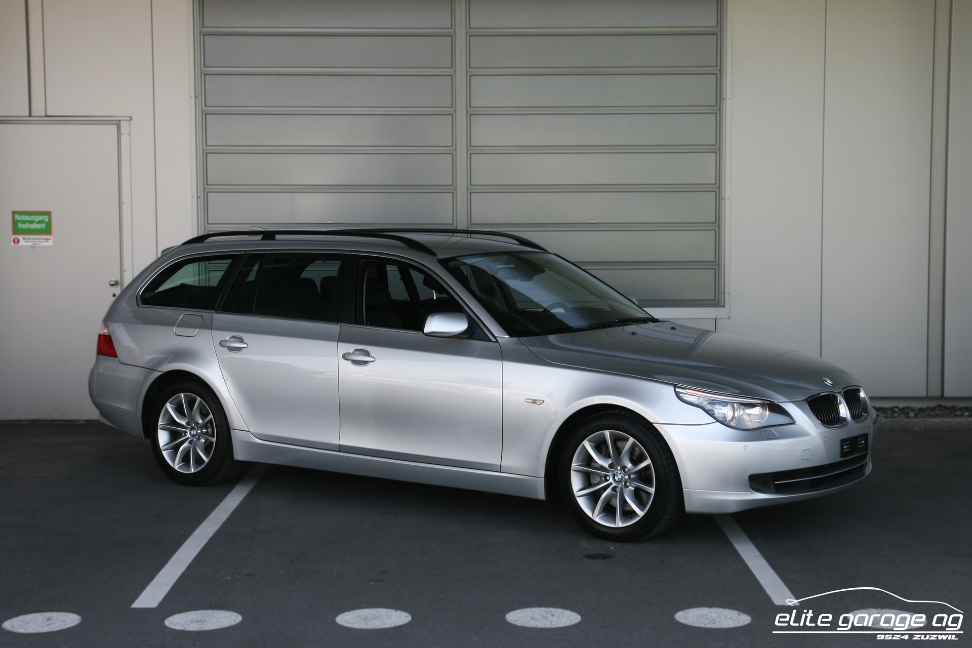 BMW 550i Touring Steptronic-image-6