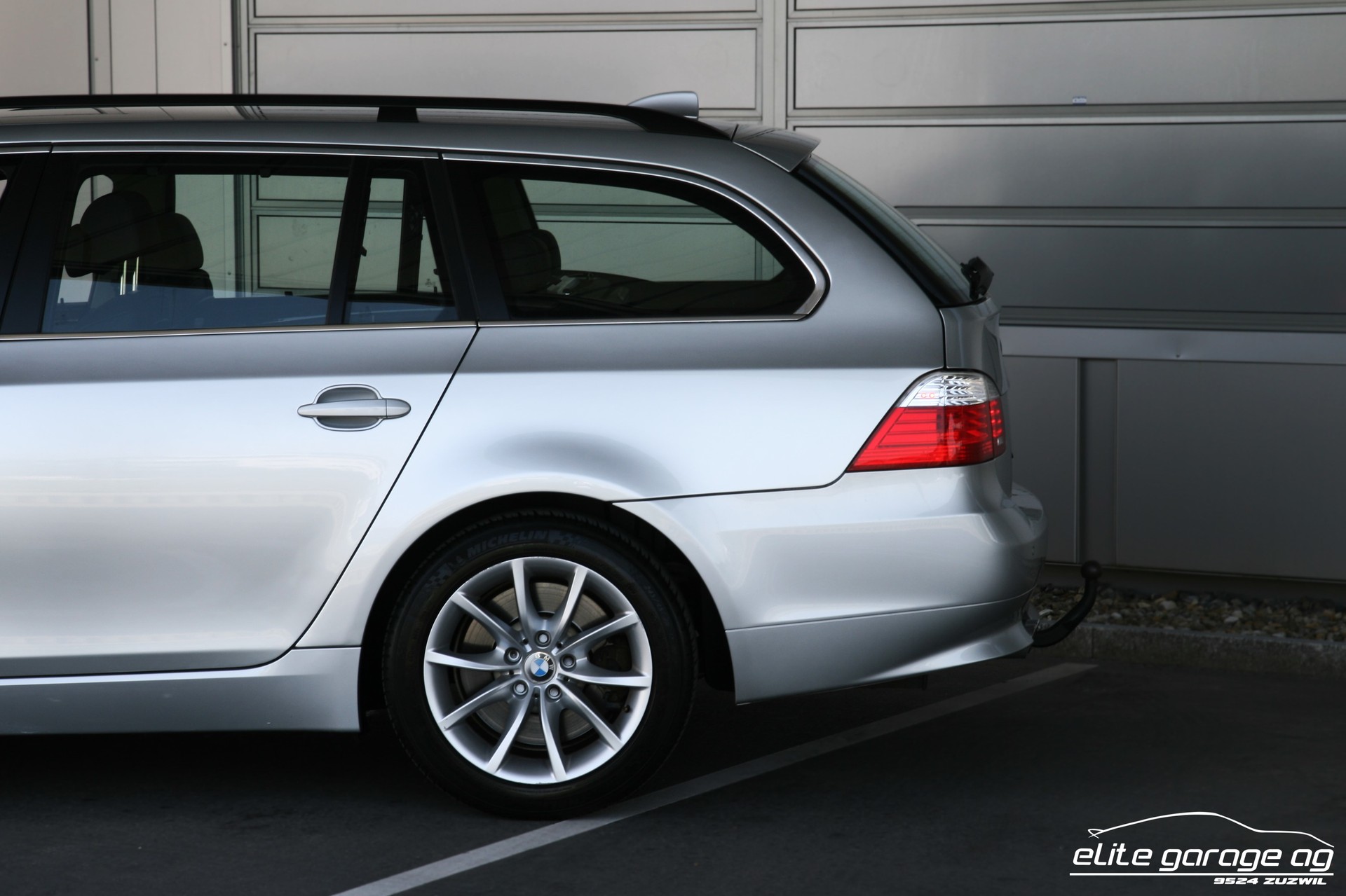 BMW 550i Touring Steptronic-image-10