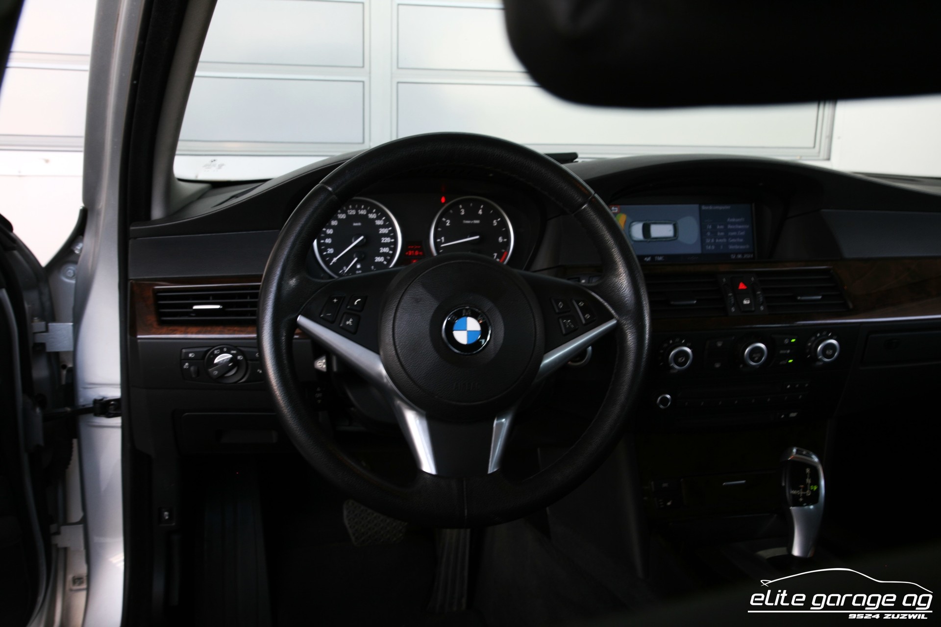 BMW 550i Touring Steptronic-image-14